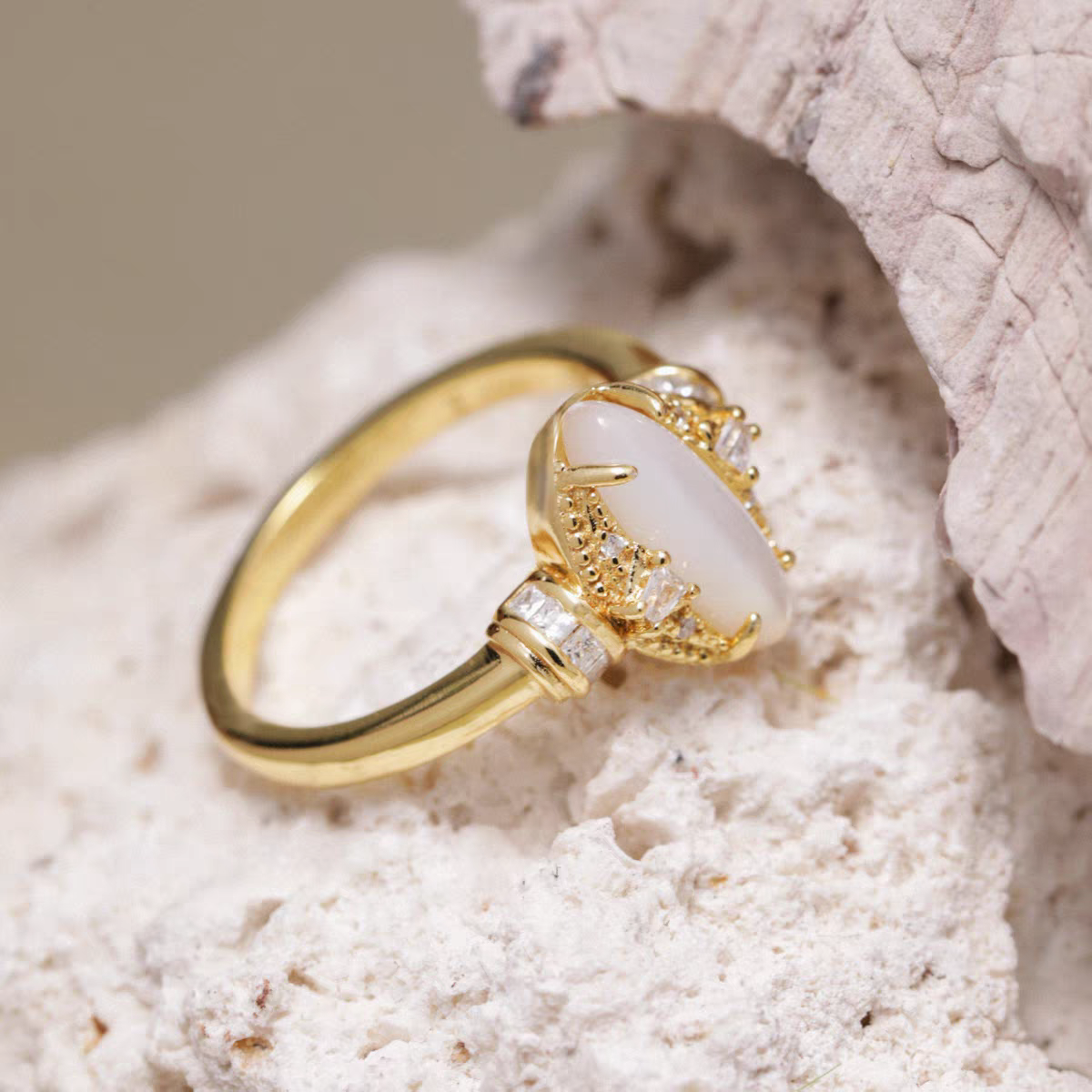 Kemstone White Shell Ring – 925 Silver Gold Plated Vintage Cubic Zirconia Stacking Ring EM-LXR216