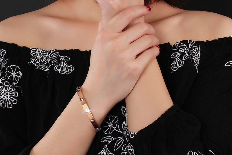 Brazalete minimalista de cristal Kemstone de acero inoxidable de 6 mm | Ligero - Ideal para el día a día B-478