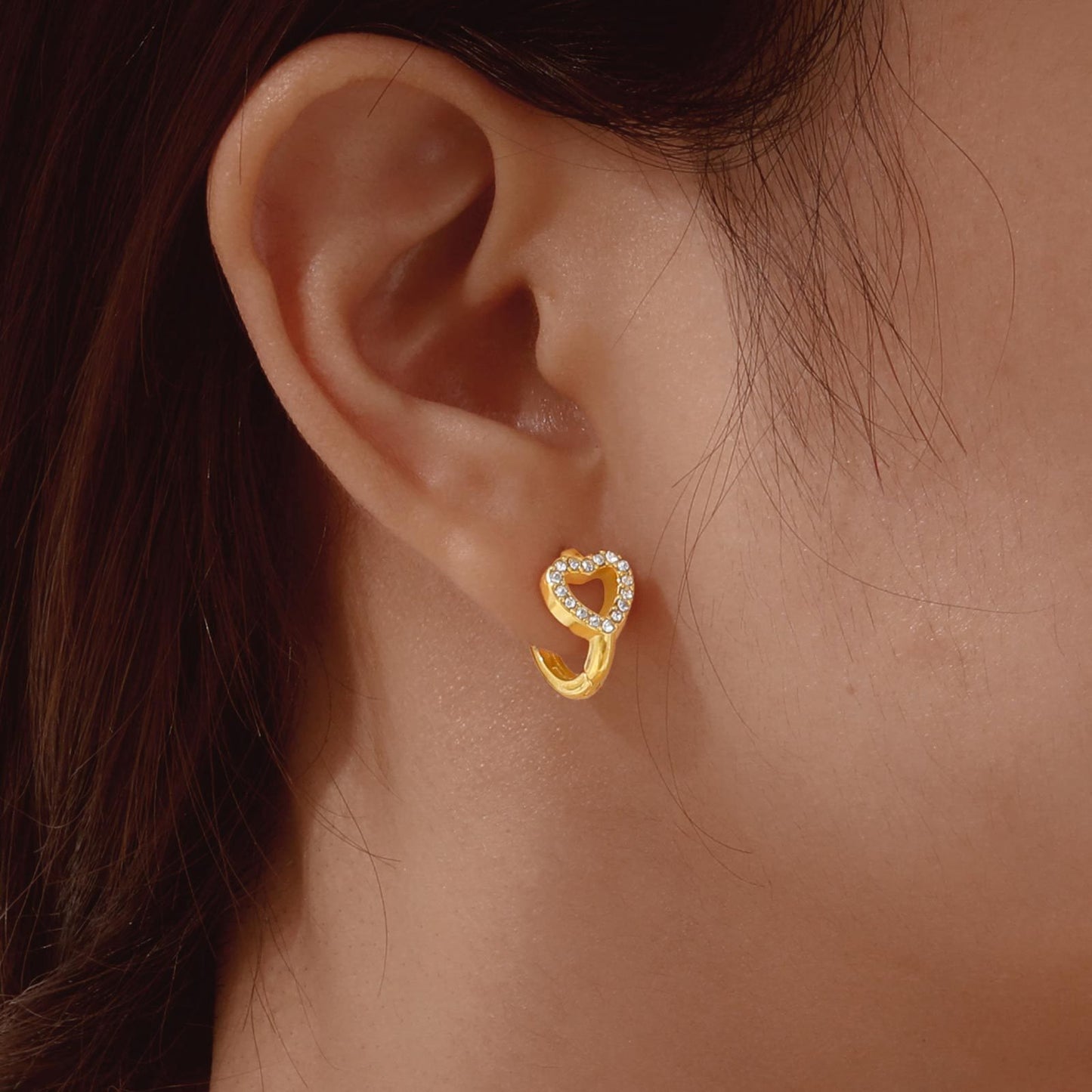 Preciosos aros de acero inoxidable dorado con circonitas: corazón, estrella, cruz y más estilos EH-722