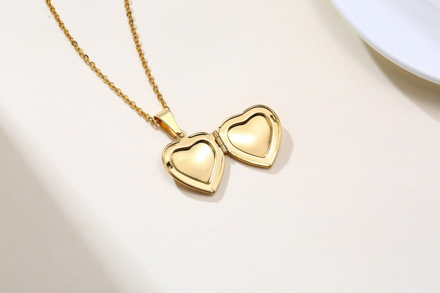 Colgante de corazón de acero inoxidable Kemstone con circonitas - Collar con dije que se abre para mujer PN-1364