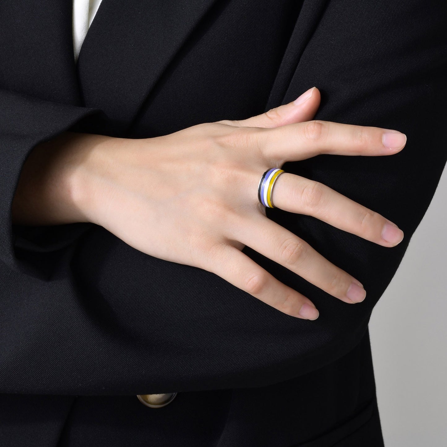 Anillo de cinta arcoíris Kemstone de 8 mm | Joya llamativa de acero de colores para uso diario y regalo PR-033