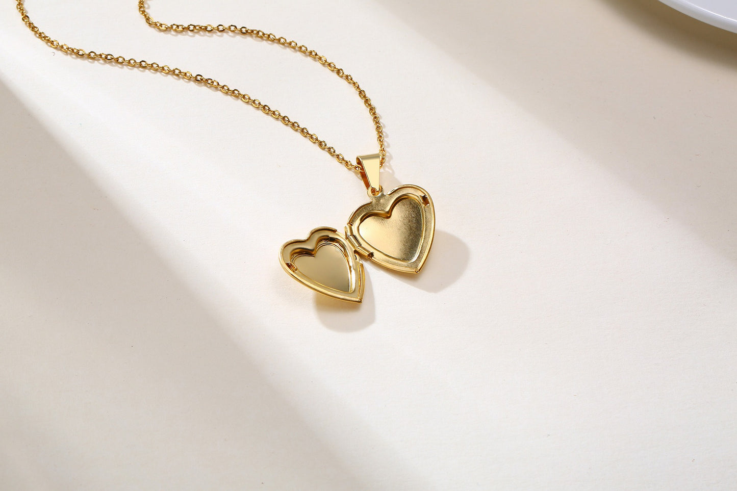 Colgante de corazón de acero inoxidable Kemstone con circonitas - Collar con dije que se abre para mujer PN-1364
