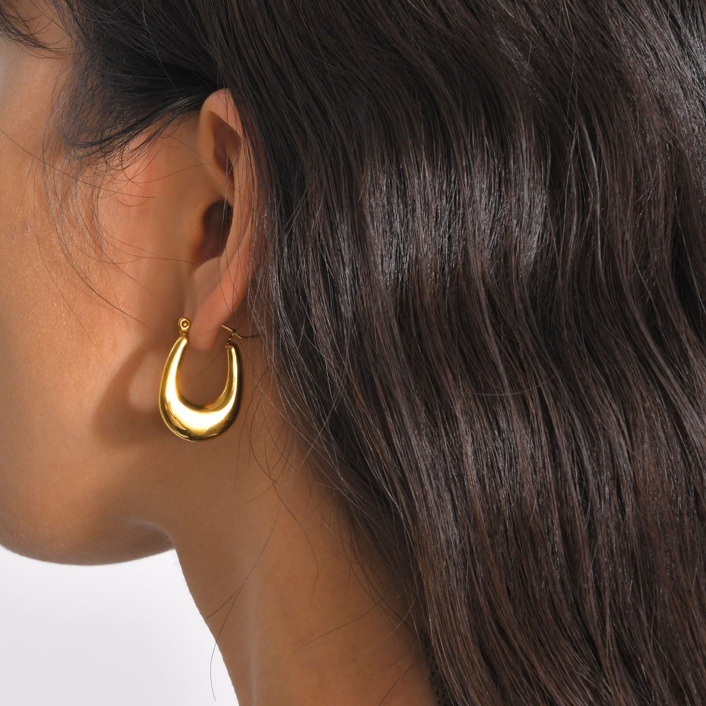 Pendientes Kemstone de acero inoxidable con forma de U retorcida | Detalle en V martillado y elegancia cotidiana EH-633