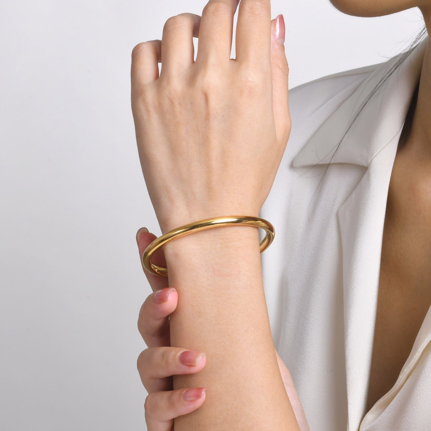 Elegant Titanium Steel Simple Smooth Bracelet for Ladies B-108