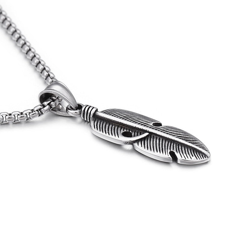 Collar con colgante de pluma Kemstone - Cadena de acero de titanio retro hueca estilo hip hop para hombre, accesorio ligero para ropa urbana KP77755-K