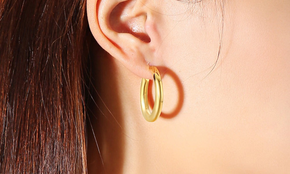 Aros minimalistas de acero y titanio Kemstone para mujer: oro y plata - Elegancia ligera y cotidiana EH-239