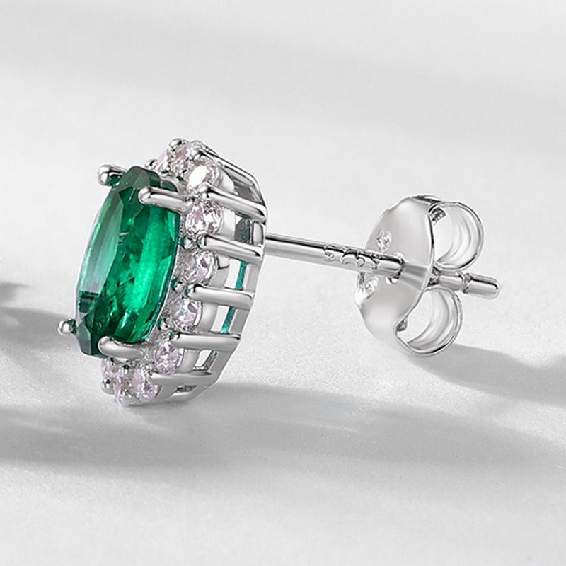 Pendientes de esmeralda de diseño original hechos a mano por Kemstone | Plata de ley S925 con baño de oro blanco y corte ovalado | Circonitas AAAA | Pendientes de botón ligeros y modernos