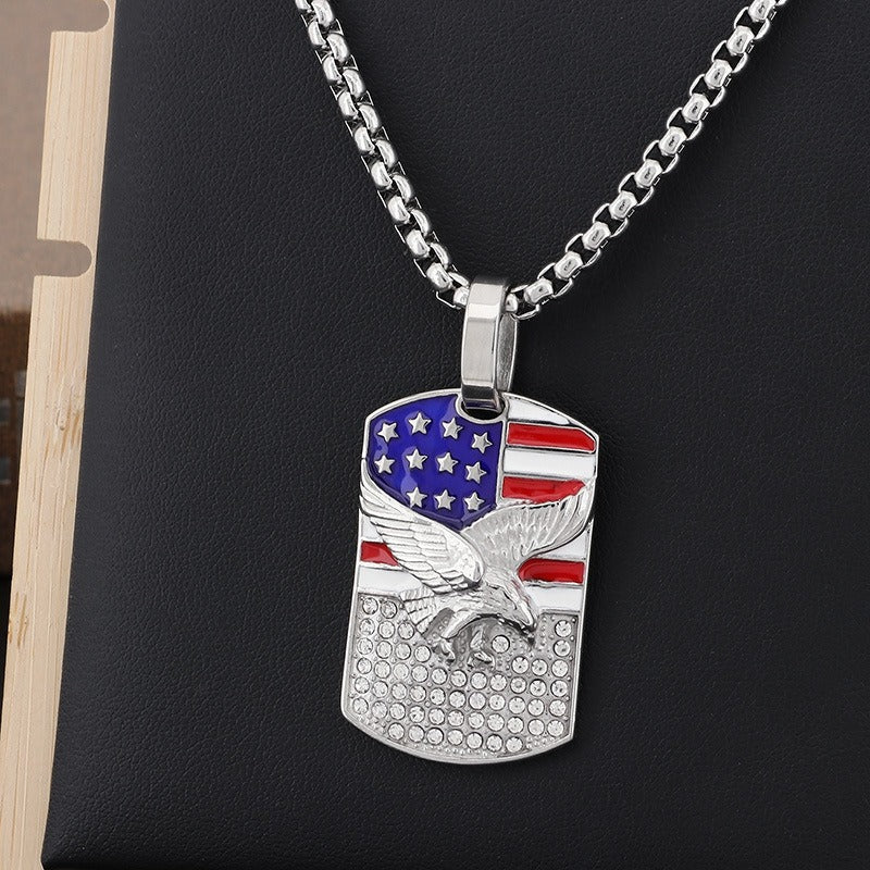 Kemstone Hiphop-Halskette mit quadratischem Adler-Anhänger – auffälliges amerikanisches Flaggen-Design mit Kristall-Akzenten, langlebiges Herren-Accessoire aus Edelstahl KP130508