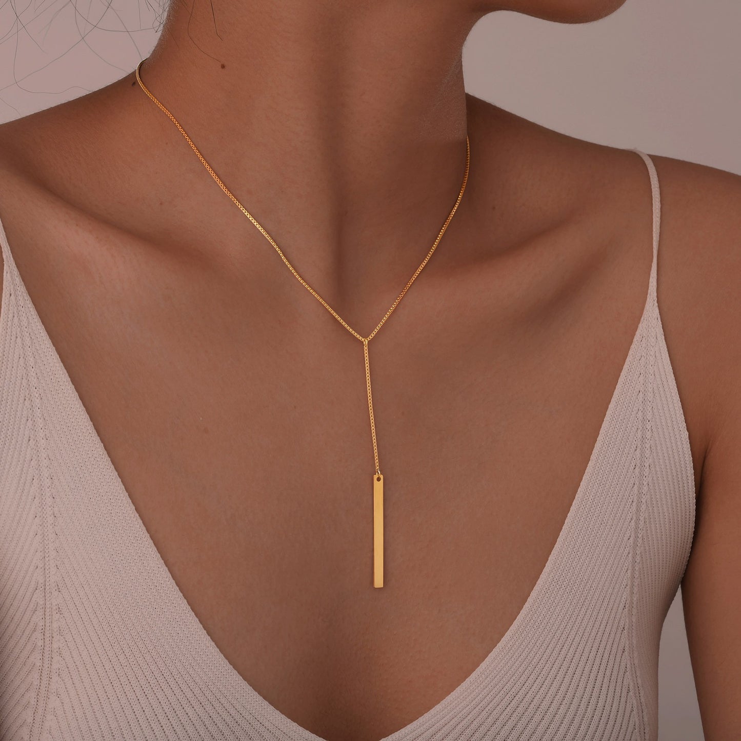 Collar de cadena de acero inoxidable Kemstone para mujer - Colgante de borla rectangular en forma de Y con diseño minimalista moderno NC1572
