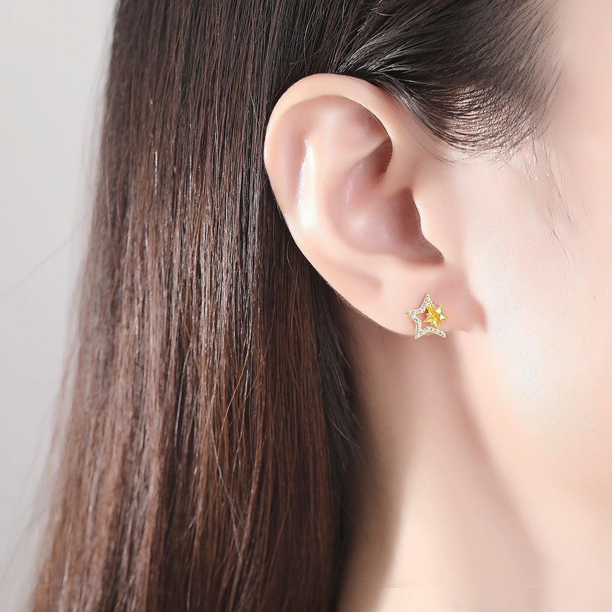 Pendientes Kemstone de plata de ley 925 con microincrustaciones de circonitas cúbicas y estrellas huecas para mujer: delicadas joyas geométricas con un sutil brillo SE20112308
