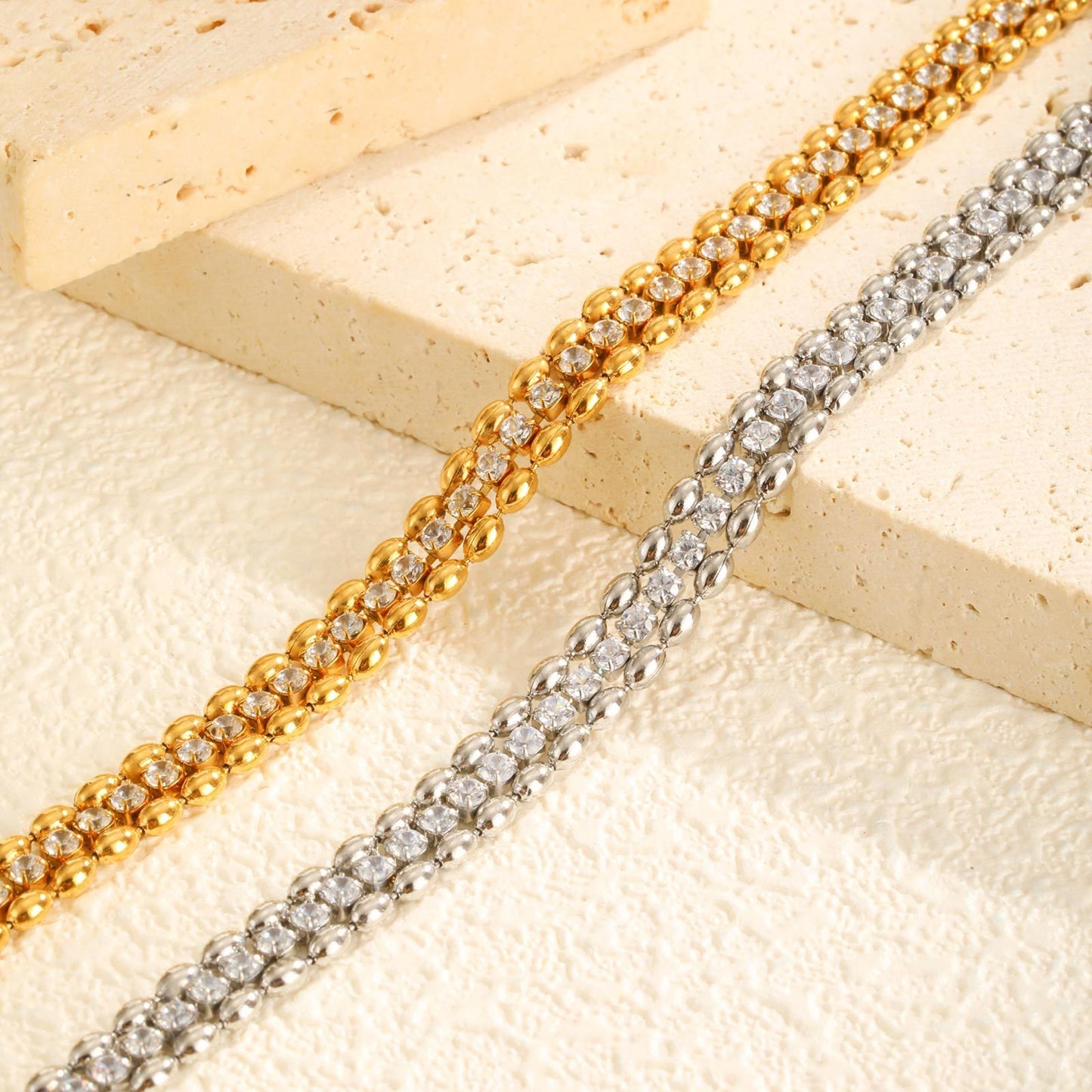 Pulsera Kemstone de acero inoxidable con doble hilera de cuentas de oliva y circonitas blancas | Diseño minimalista retro | Lujo ligero para combinar con otras prendas BR-2440