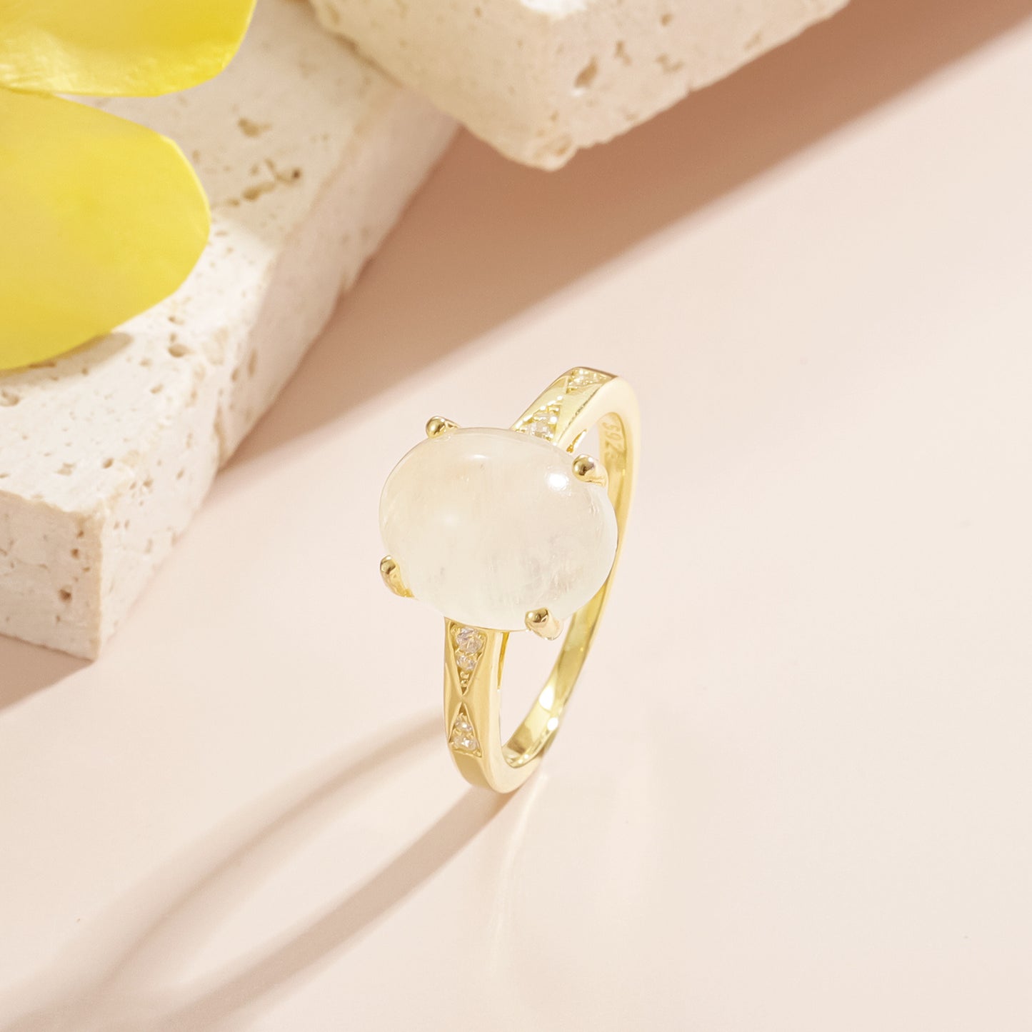 Celestial Glow – Natural Blue Moonstone Ring in Gold-Plated S925 Silver OL1966RGRM