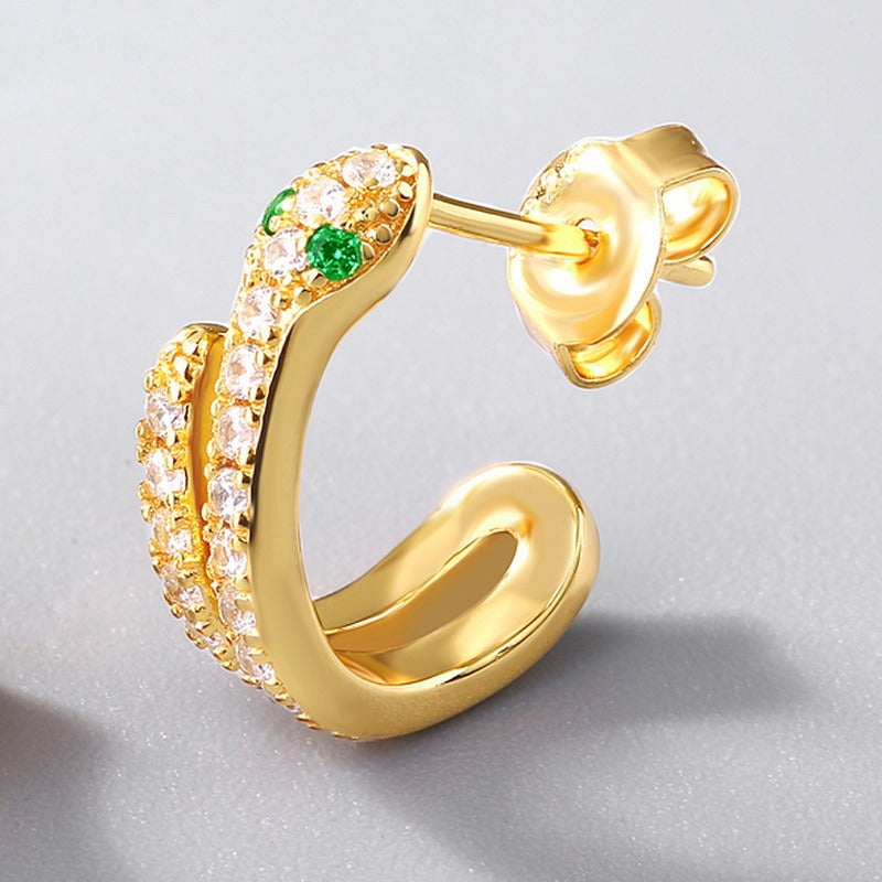 Pendientes clásicos de serpiente de diseño original hechos a mano por Kemstone - Plata S925 con nanocircón verde y baño de oro de 9 quilates