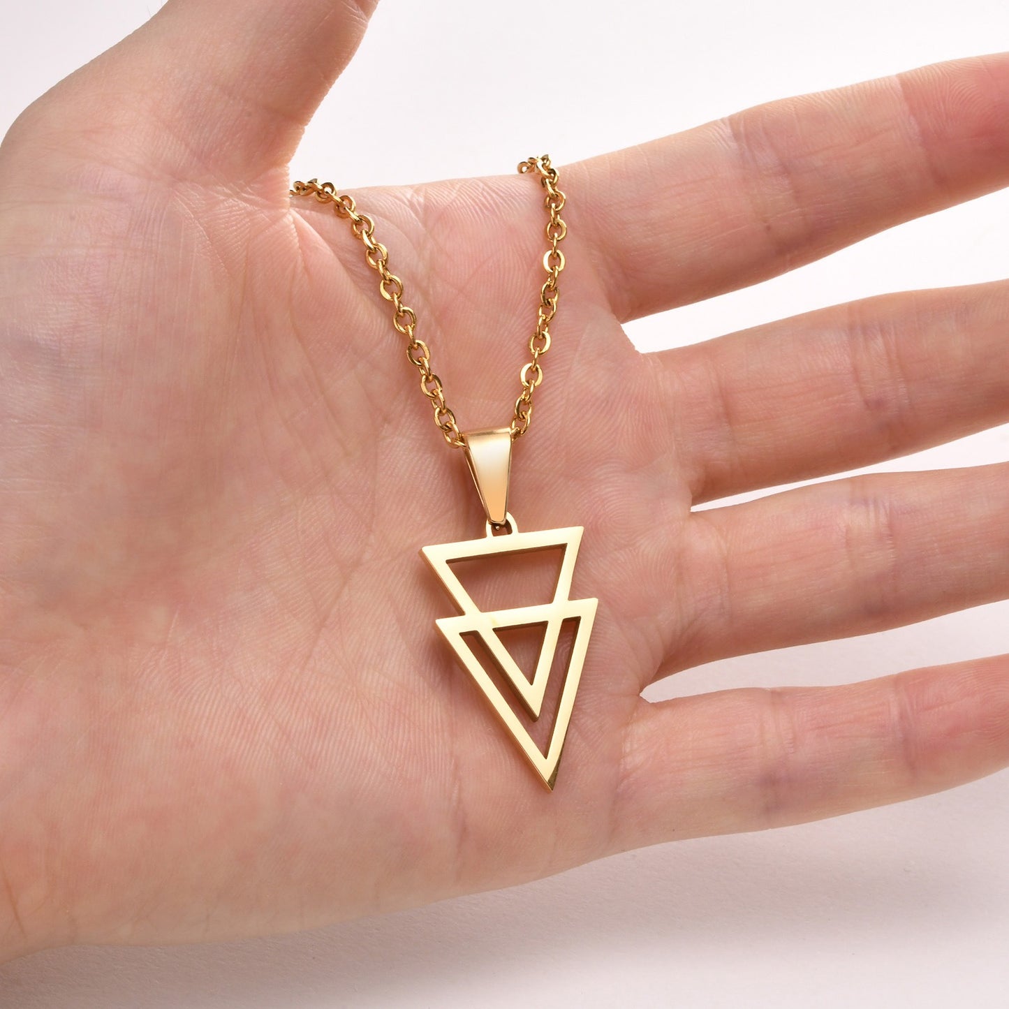 Collar con colgante geométrico triangular de acero inoxidable Kemstone para hombre PN-1487