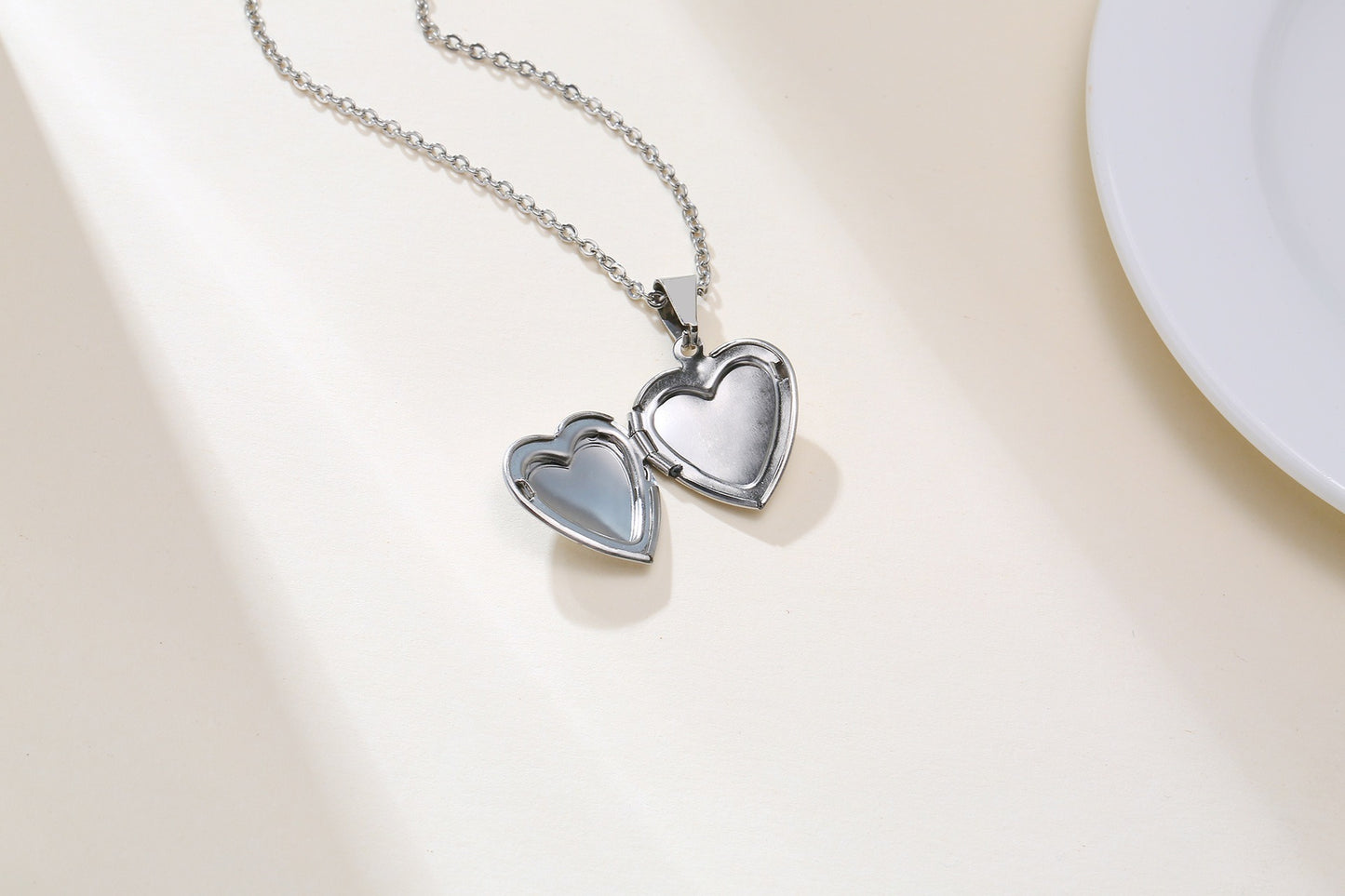 Colgante de corazón de acero inoxidable Kemstone con circonitas - Collar con dije que se abre para mujer PN-1364