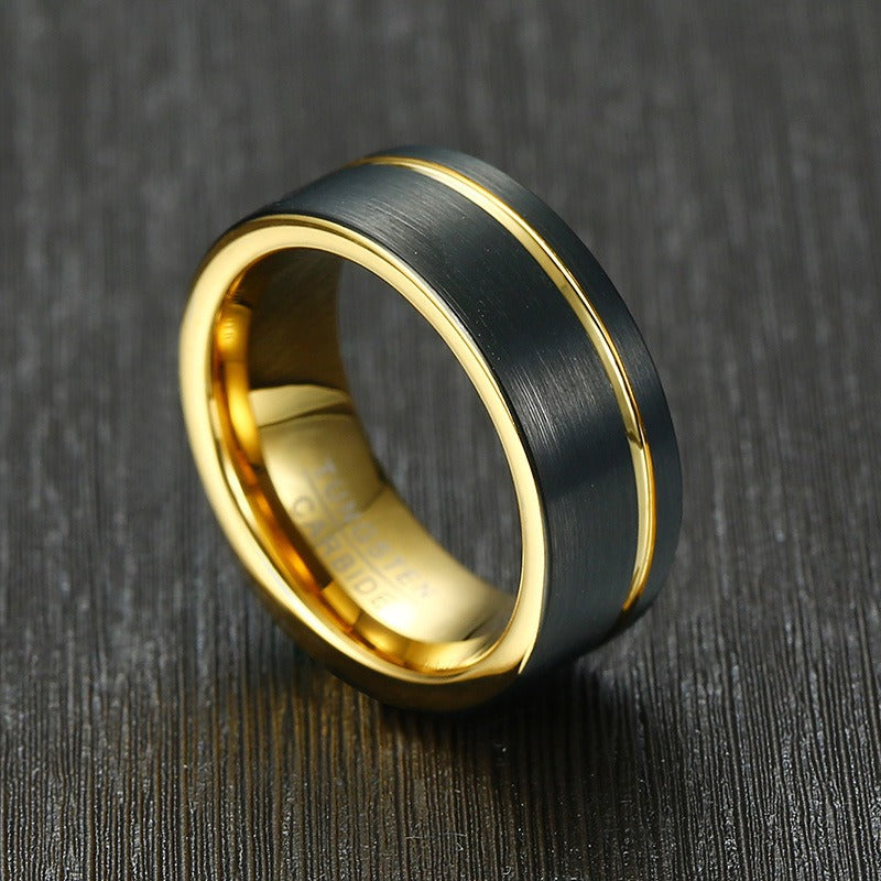Anillo Kemstone de tungsteno cepillado de 8 mm para hombre: elegante diseño con ranuras en negro y dorado para el día a día (TCR-049)