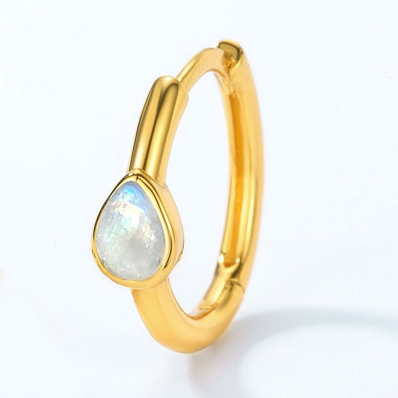 Pendientes Kemstone de piedra lunar azul, geométricos minimalistas, originales y hechos a mano. Pendientes de plata de ley S925 bañados en oro.