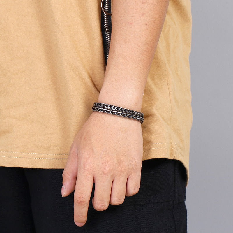 Kemstone Retro Hammered Barbell Titanium Steel Bracelet for Men: Vintage Style with Double Chain Detail KB123280