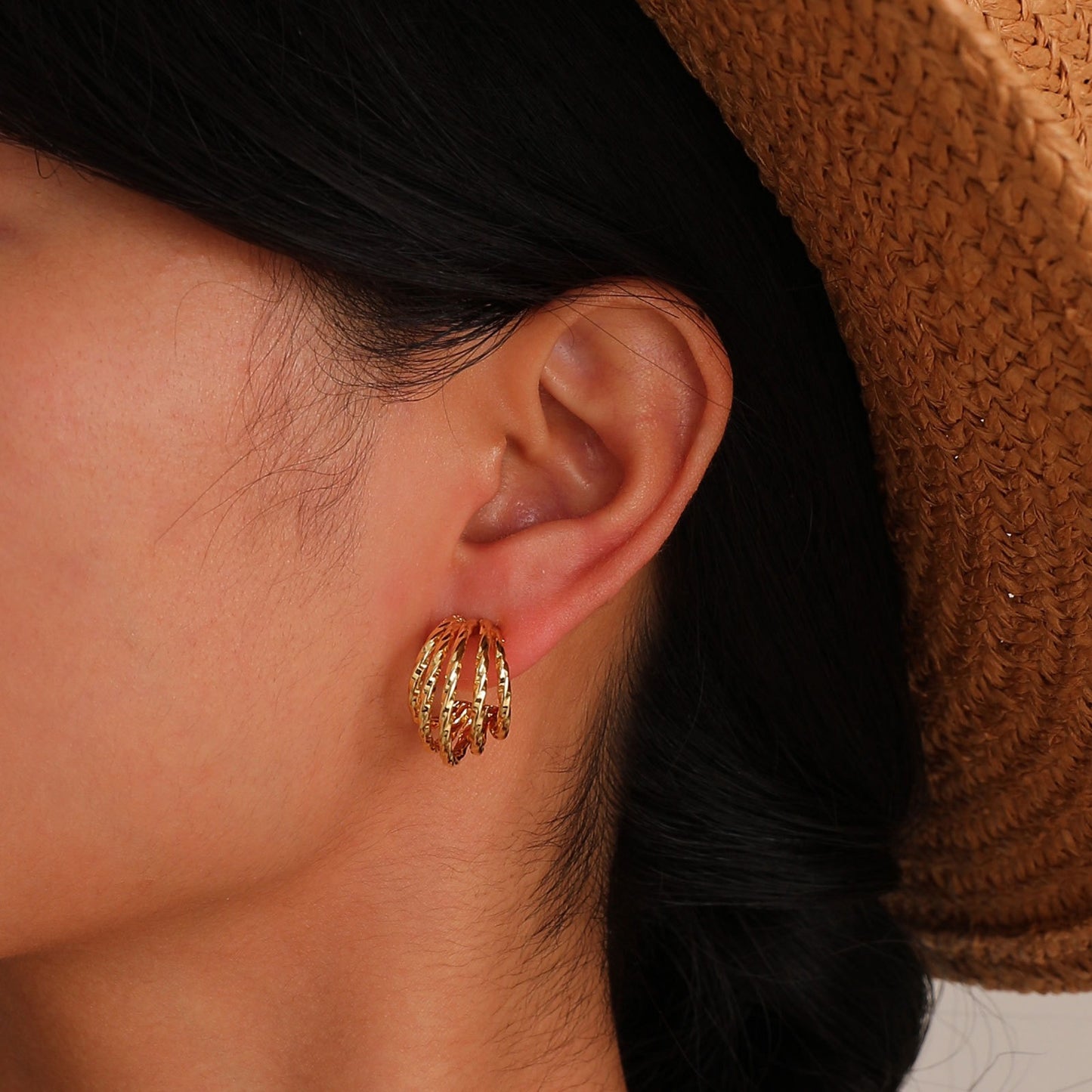 Pendientes de aro en espiral de cobre Kemstone - Elegantes pendientes de aro sólidos con textura en espiral para mujer, elegancia cotidiana y lujo asequible EBD-352