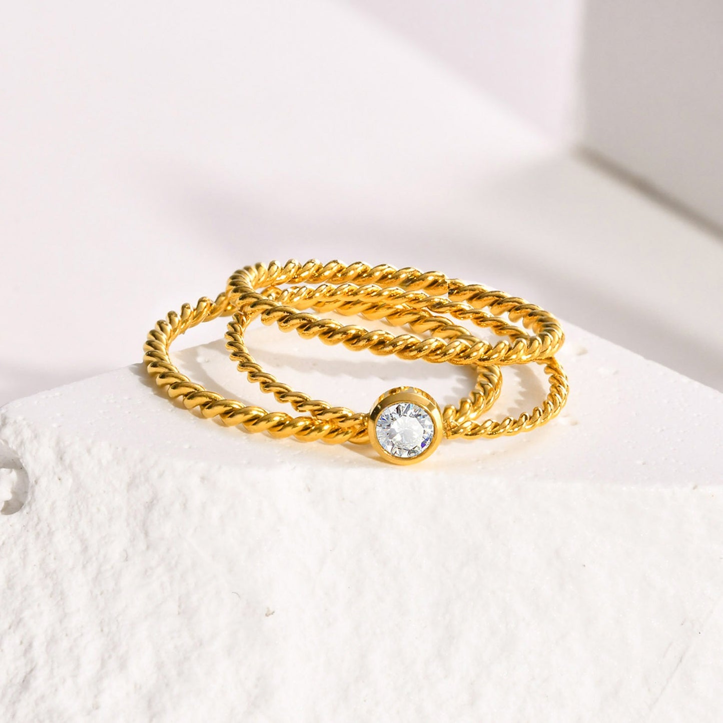 Anillo de acero de titanio trenzado Kemstone - Diseño minimalista en espiral para mujer R243
