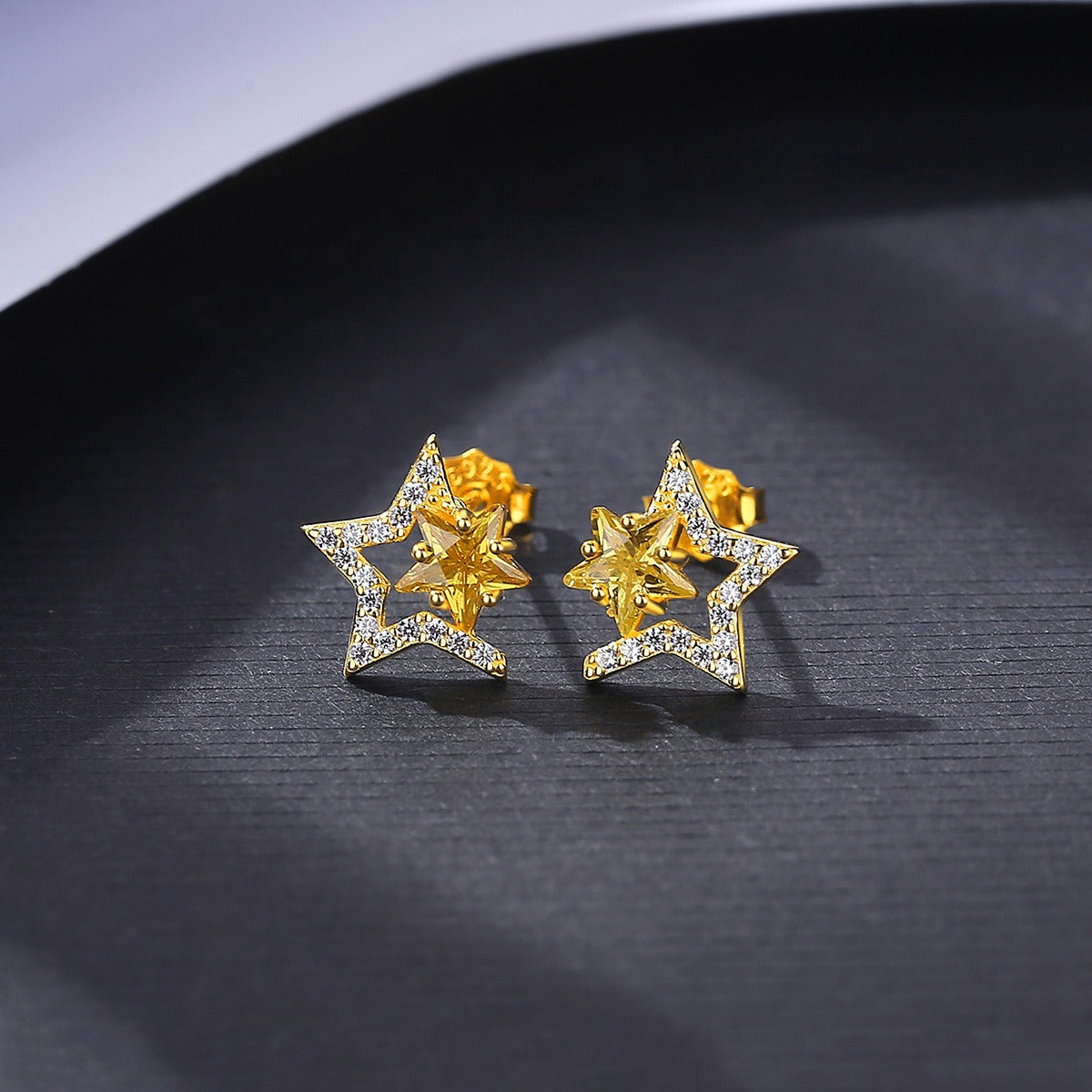 Pendientes Kemstone de plata de ley 925 con microincrustaciones de circonitas cúbicas y estrellas huecas para mujer: delicadas joyas geométricas con un sutil brillo SE20112308