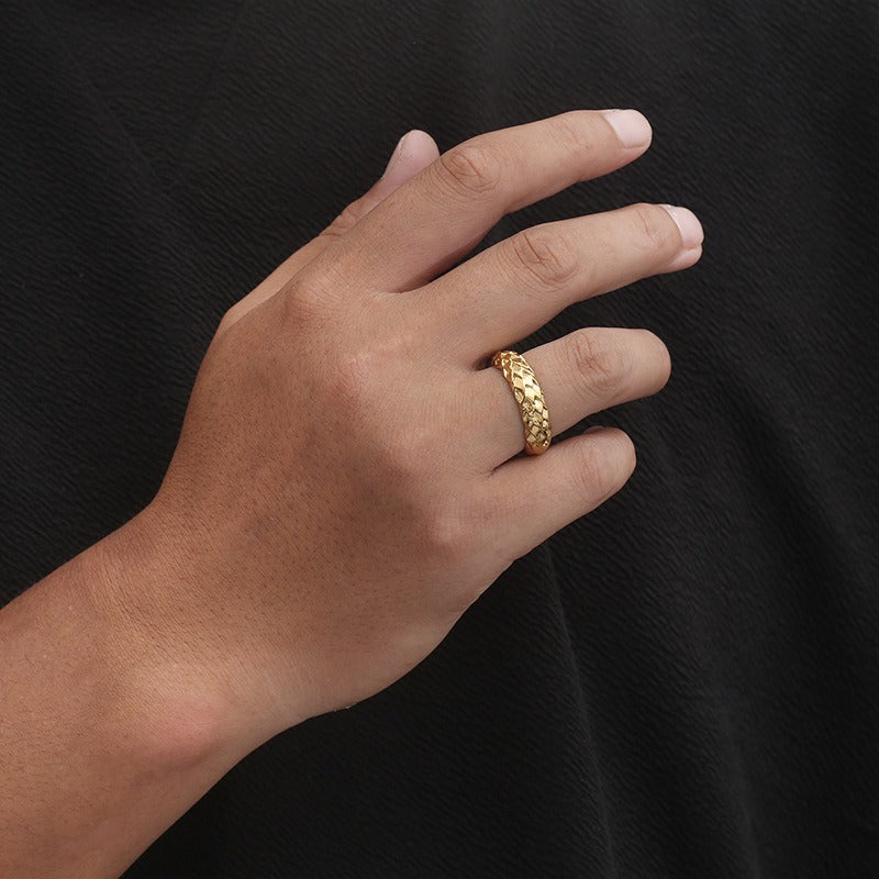 Kemstone Scale-Texture Titanium Ring: Retro Punk Men's Adjustable Finger Accessory KR37988