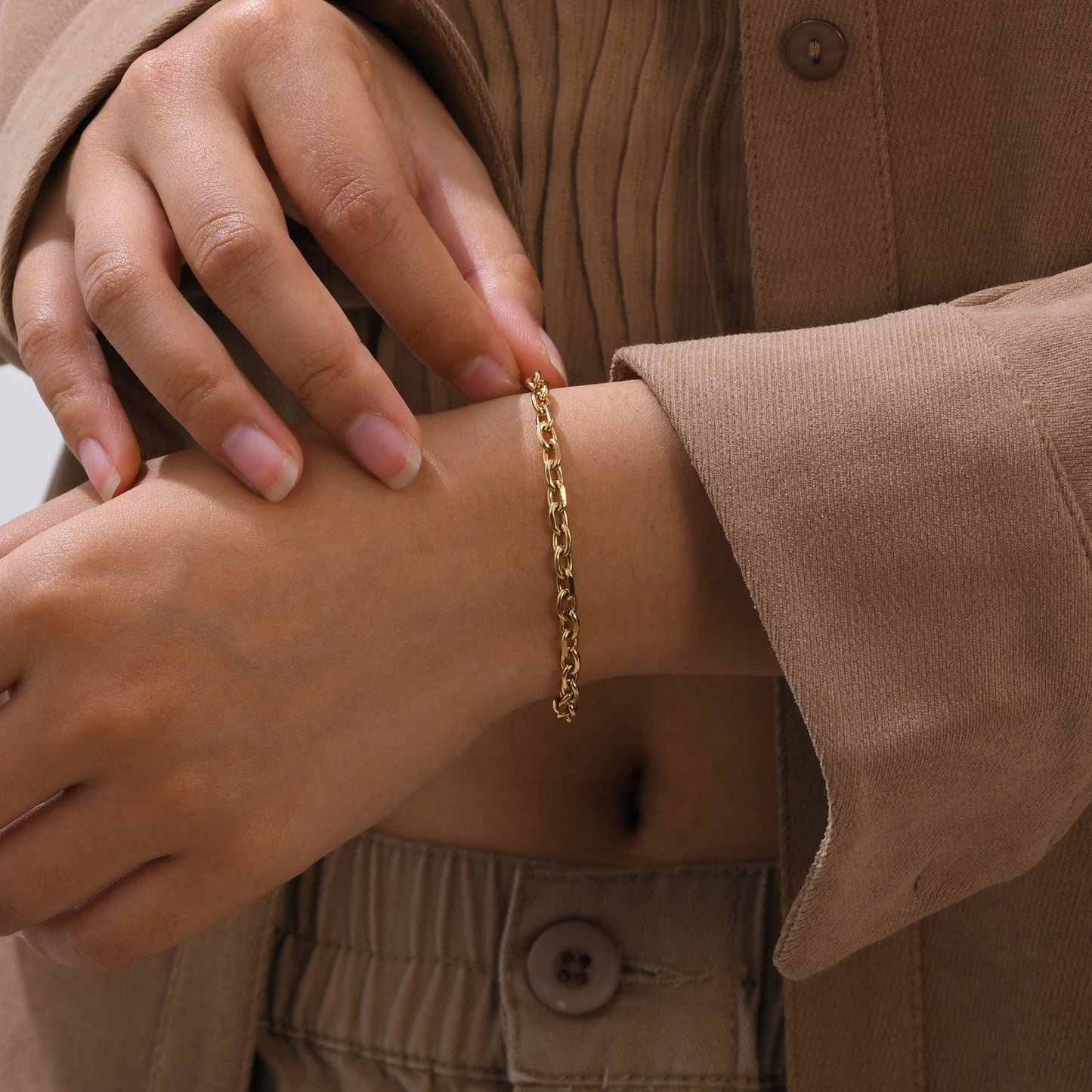 Pulsera de cadena angular de acero inoxidable dorado para mujer - Joyería personalizada con nombre y acabado pulido espejo 1914