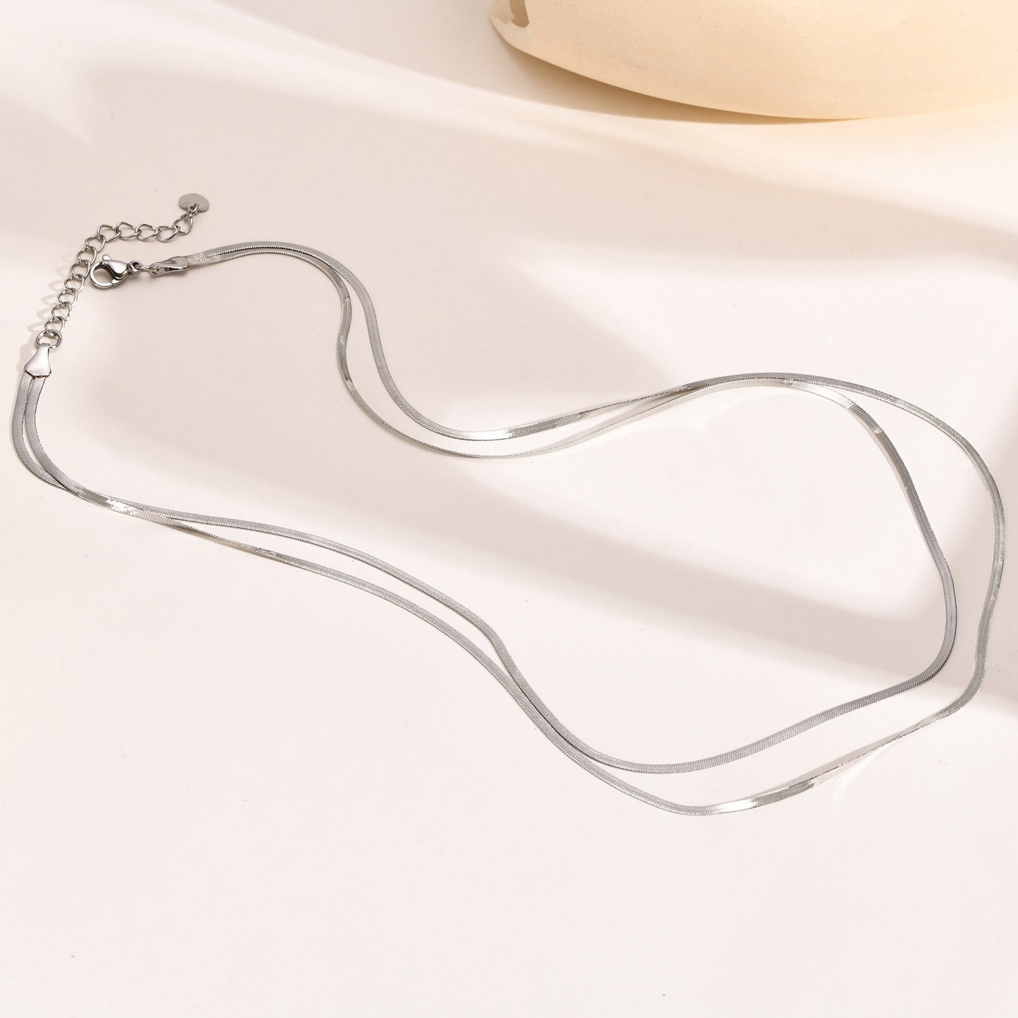 Collar de doble cadena de acero inoxidable Kemstone para mujer - Joyería minimalista con eslabones en capas NC-973