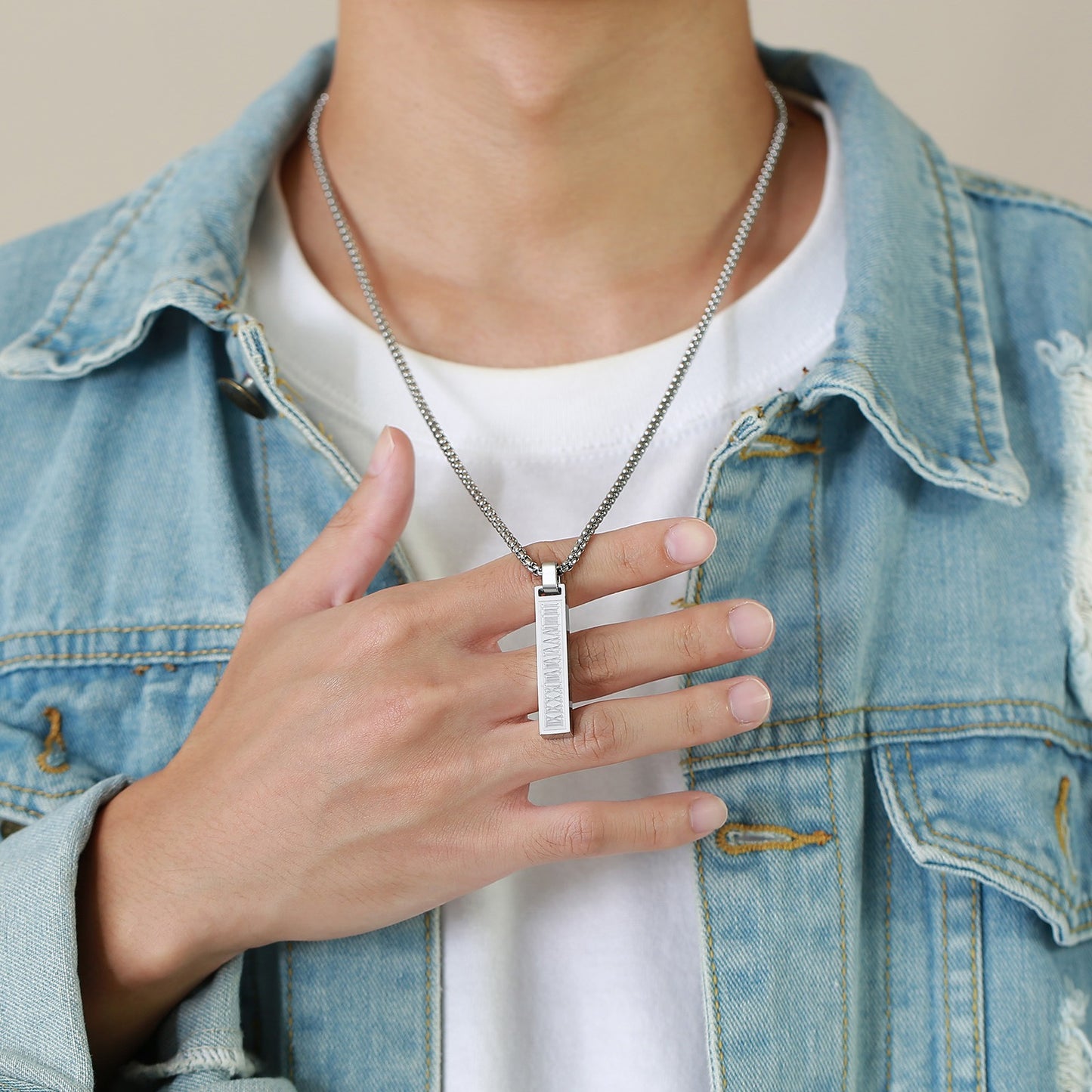 Collar con colgante de barra con números romanos Kemstone - Collar geométrico minimalista de acero inoxidable para hombre PN-1490