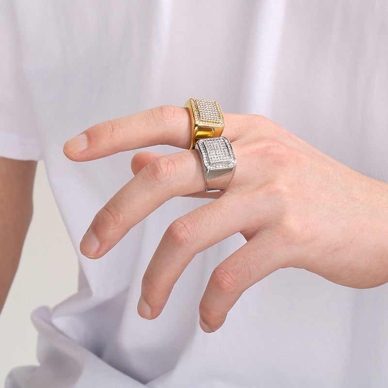 Anillo de estilo hip hop cuadrado Kemstone - Diseño llamativo de cristal tallado a mano, joyería de acero de titanio para hombre con un toque urbano y presencia escénica KR111021-MZO