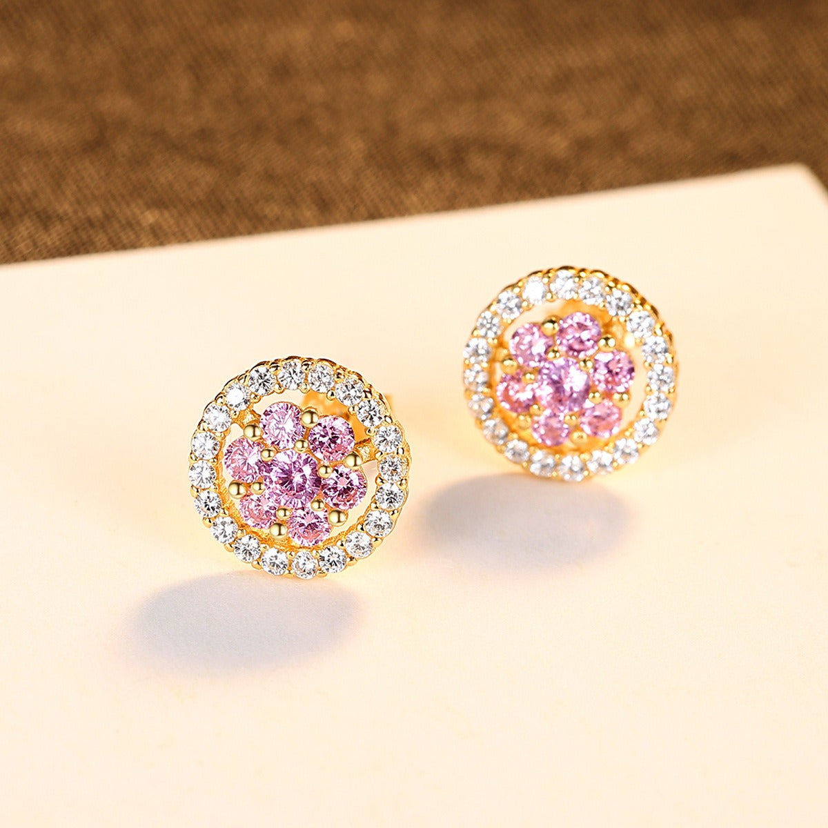 Pendientes Kemstone con delicados circonitas rosas | Diseño floral minimalista en plata S925 para mujer SE20060937