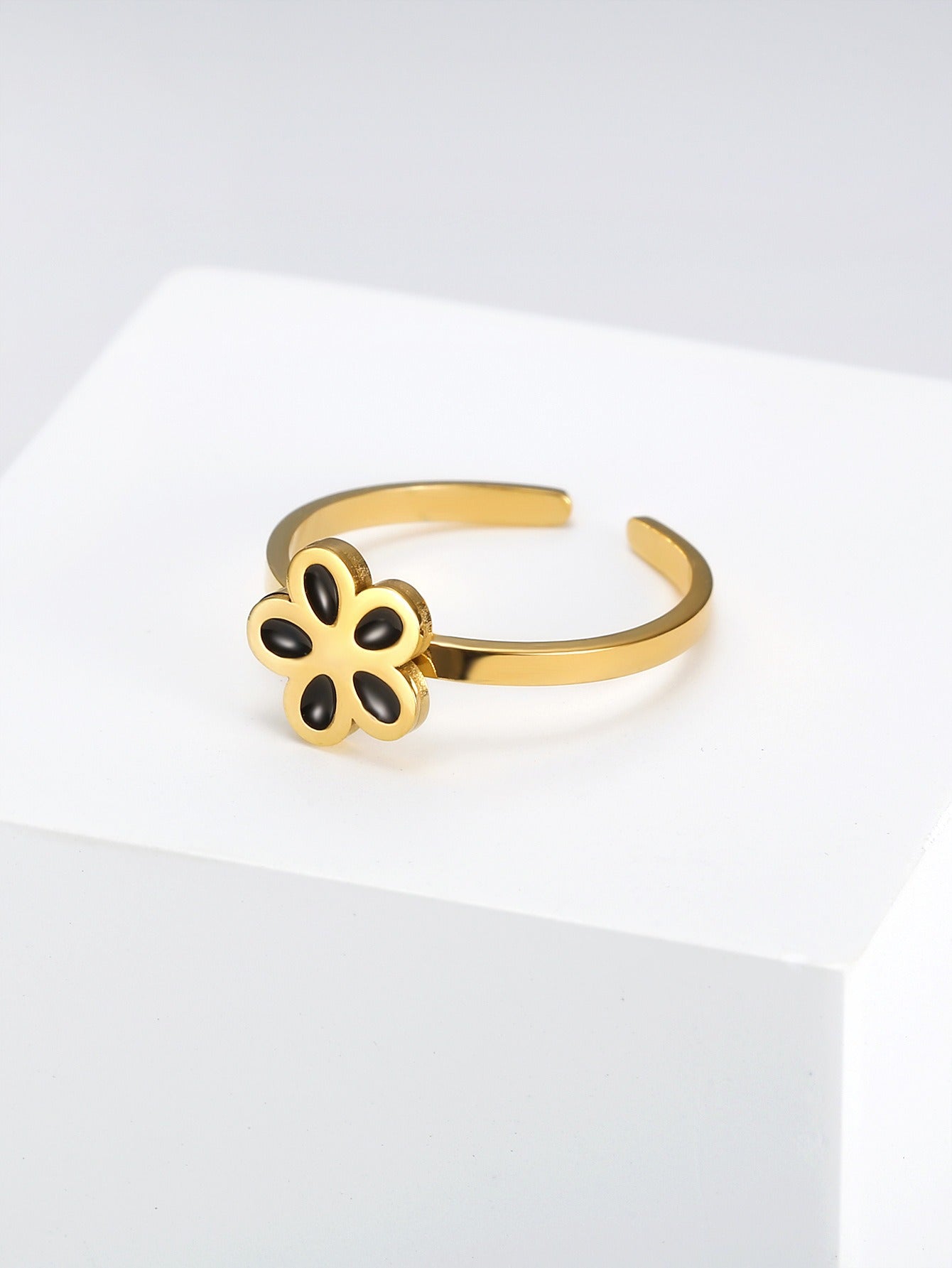 Joyería sencilla de acero inoxidable Kemstone: Anillos abiertos de moda en lotes pequeños, anillos de acero de titanio para mujer, elegancia para el día a día y un regalo especial TR0329