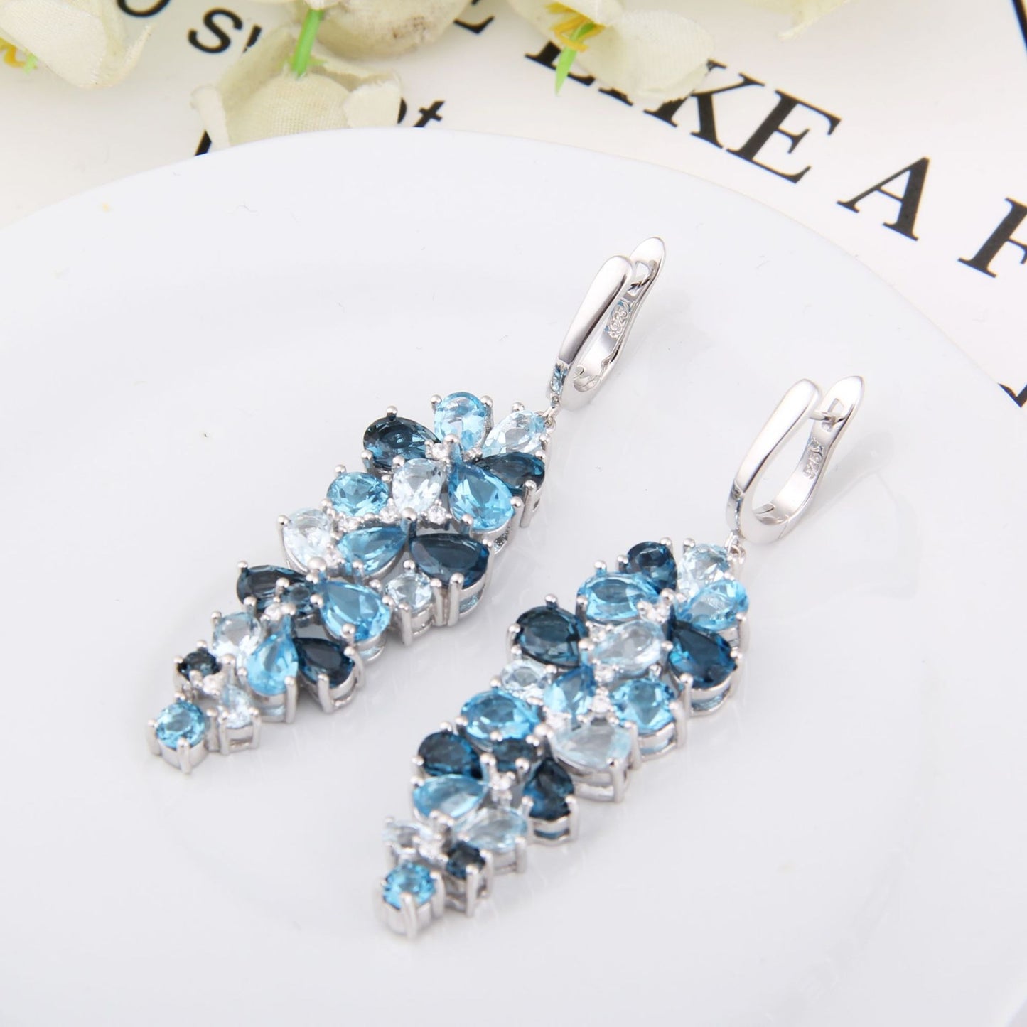 Pendientes colgantes de racimo de topacio azul cielo y Londres, diseño original, hechos a mano por Kemstone, en plata de ley, joyería para bodas y fiestas.