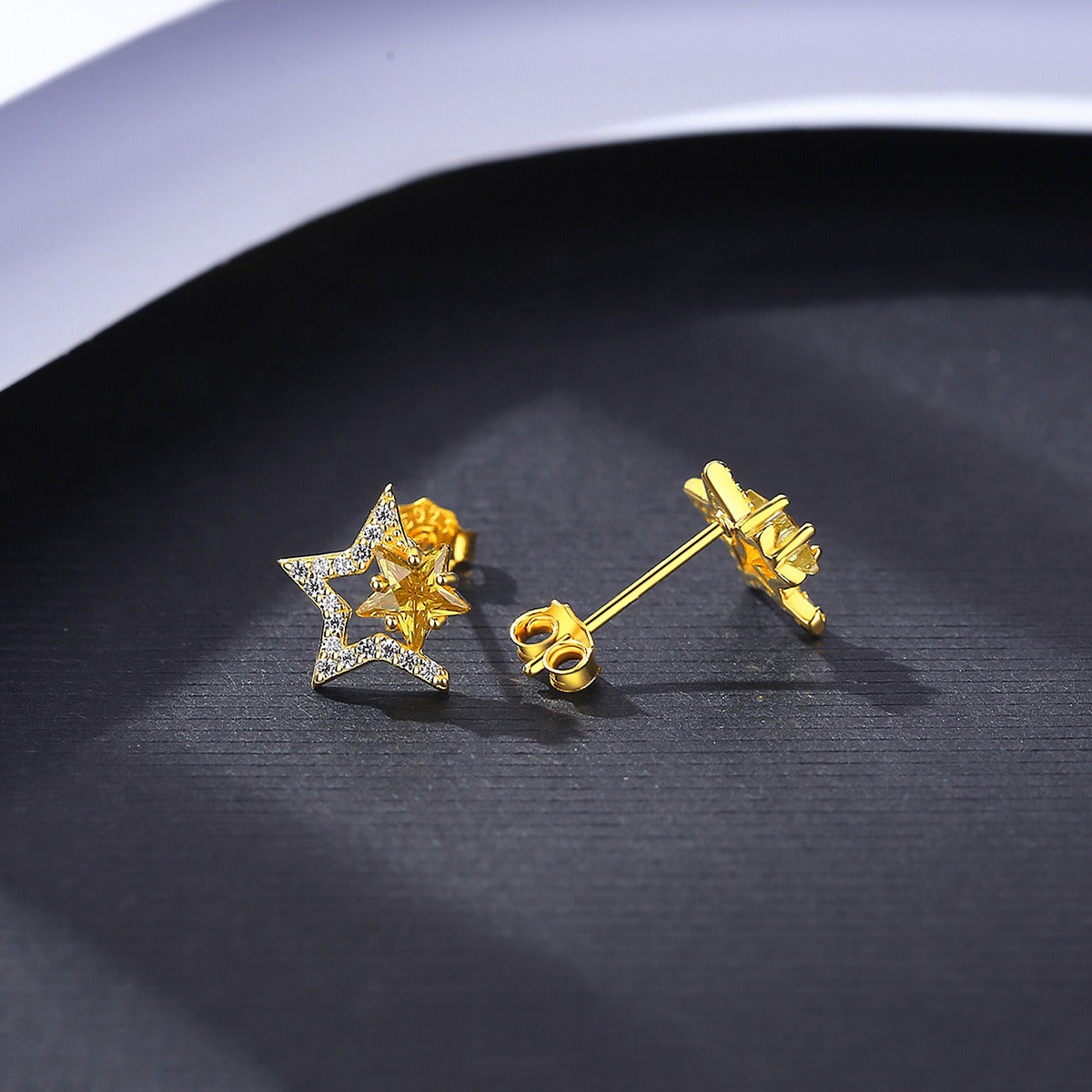 Pendientes Kemstone de plata de ley 925 con microincrustaciones de circonitas cúbicas y estrellas huecas para mujer: delicadas joyas geométricas con un sutil brillo SE20112308