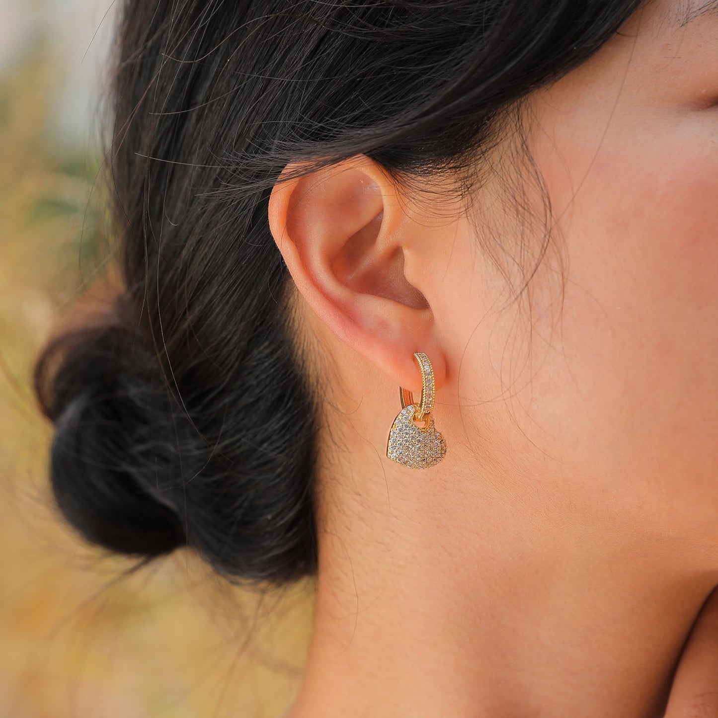 Pendientes de cobre con forma de corazón y circonitas cúbicas Kemstone para mujer – Elegante joyería de uso diario EBD-310