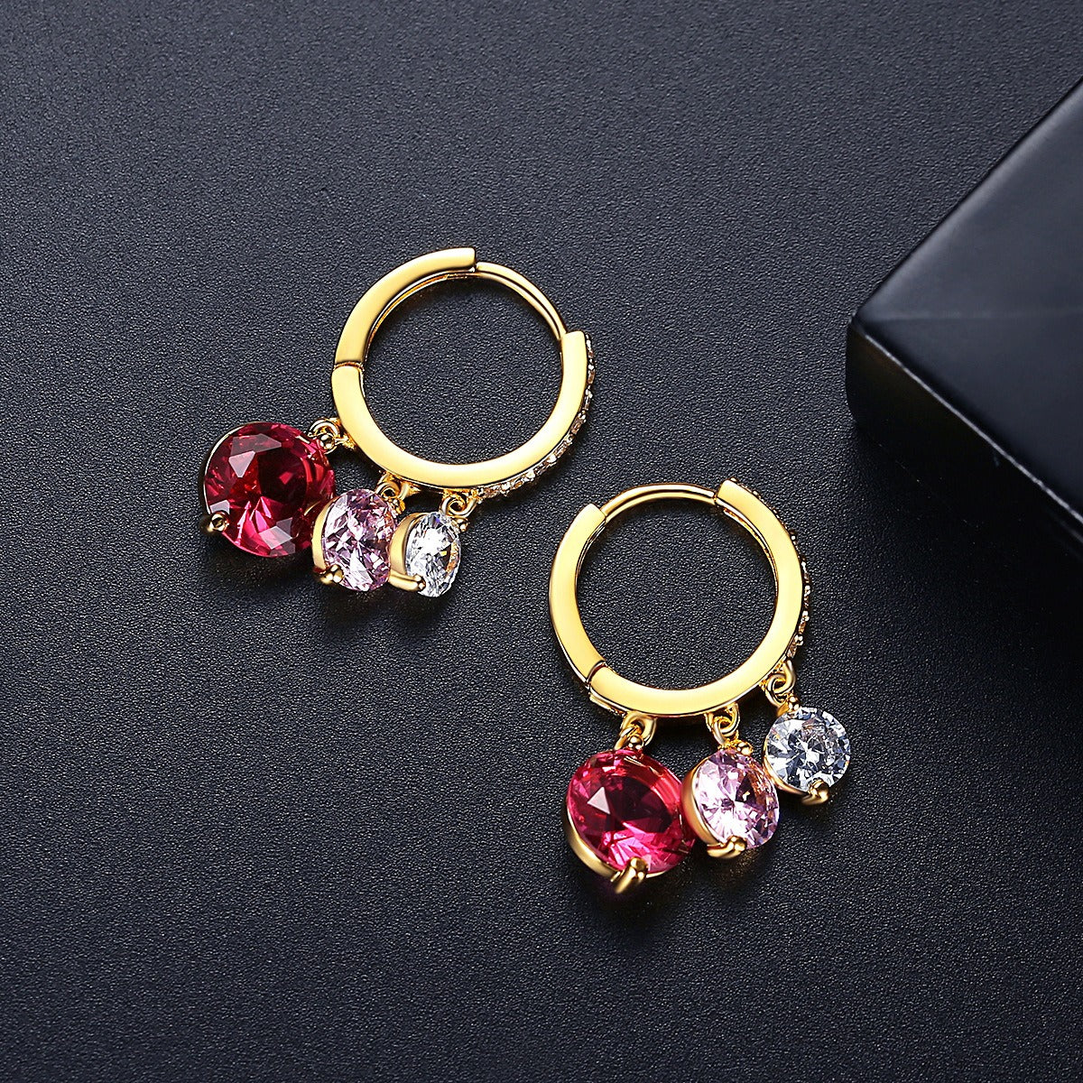 Pendientes de aro Kemstone con gotas de agua y detalles de cristal: joyería minimalista de cobre para una elegancia cotidiana E20040211