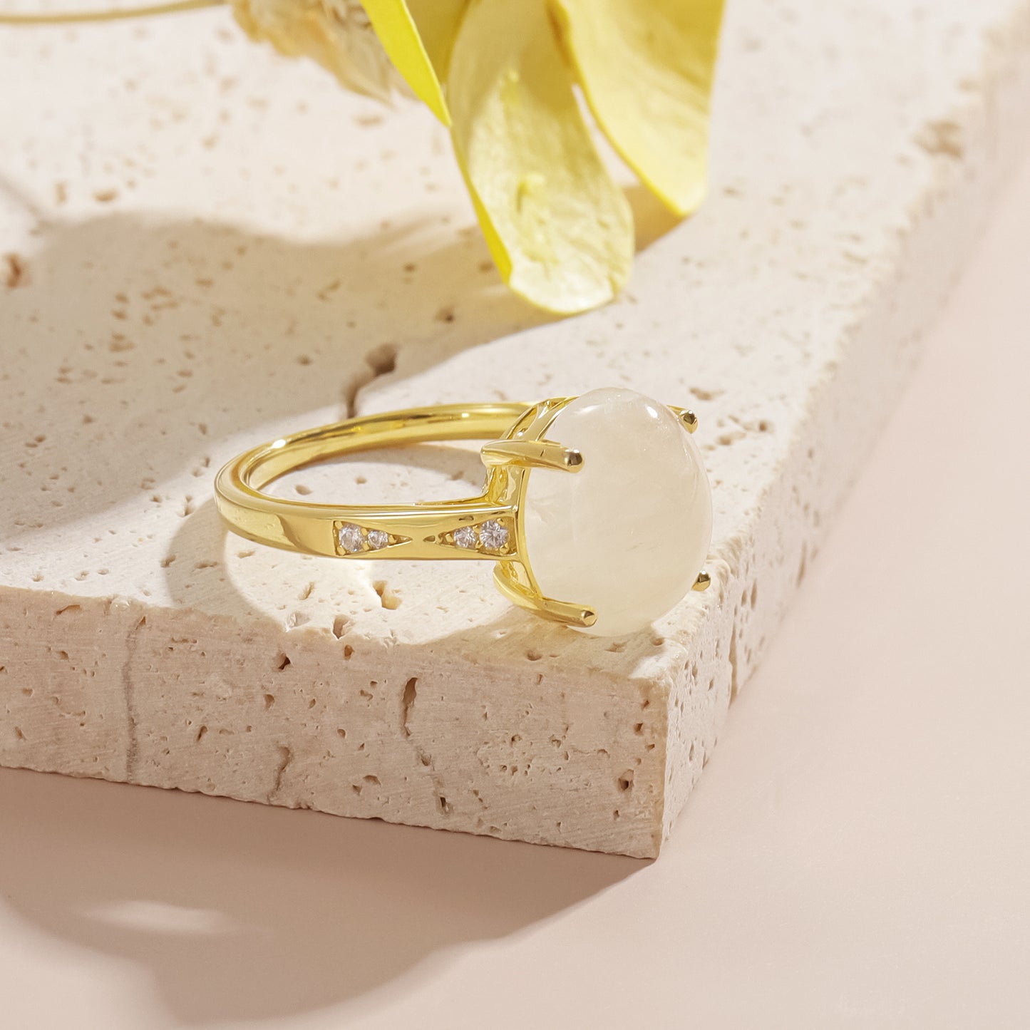 Celestial Glow – Natural Blue Moonstone Ring in Gold-Plated S925 Silver OL1966RGRM