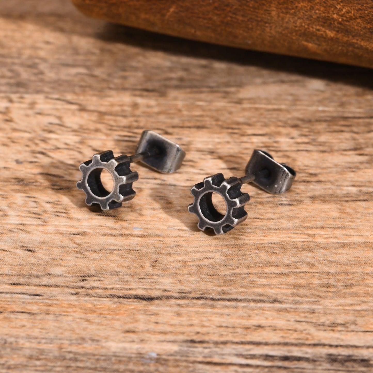 Gear Stud Earring for Men – Vintage Gray Stainless Steel Gothic Punk Jewelry ES-529