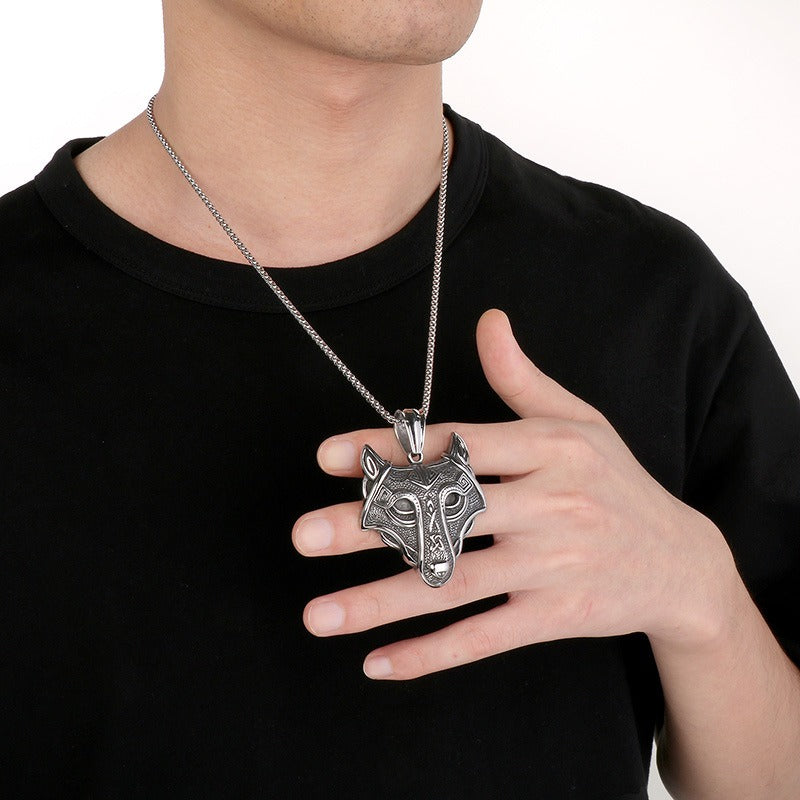 Collar Kemstone con hebilla de cabeza de lobo vikingo retro de acero titanio y titanio del Rey León y Caballo Salvaje: una pieza llamativa para hombre Kemstone KP54394