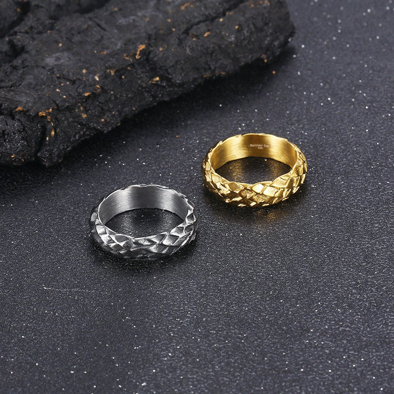 Anello in titanio Kemstone con texture a scaglie: accessorio regolabile da uomo in stile punk retrò KR37988