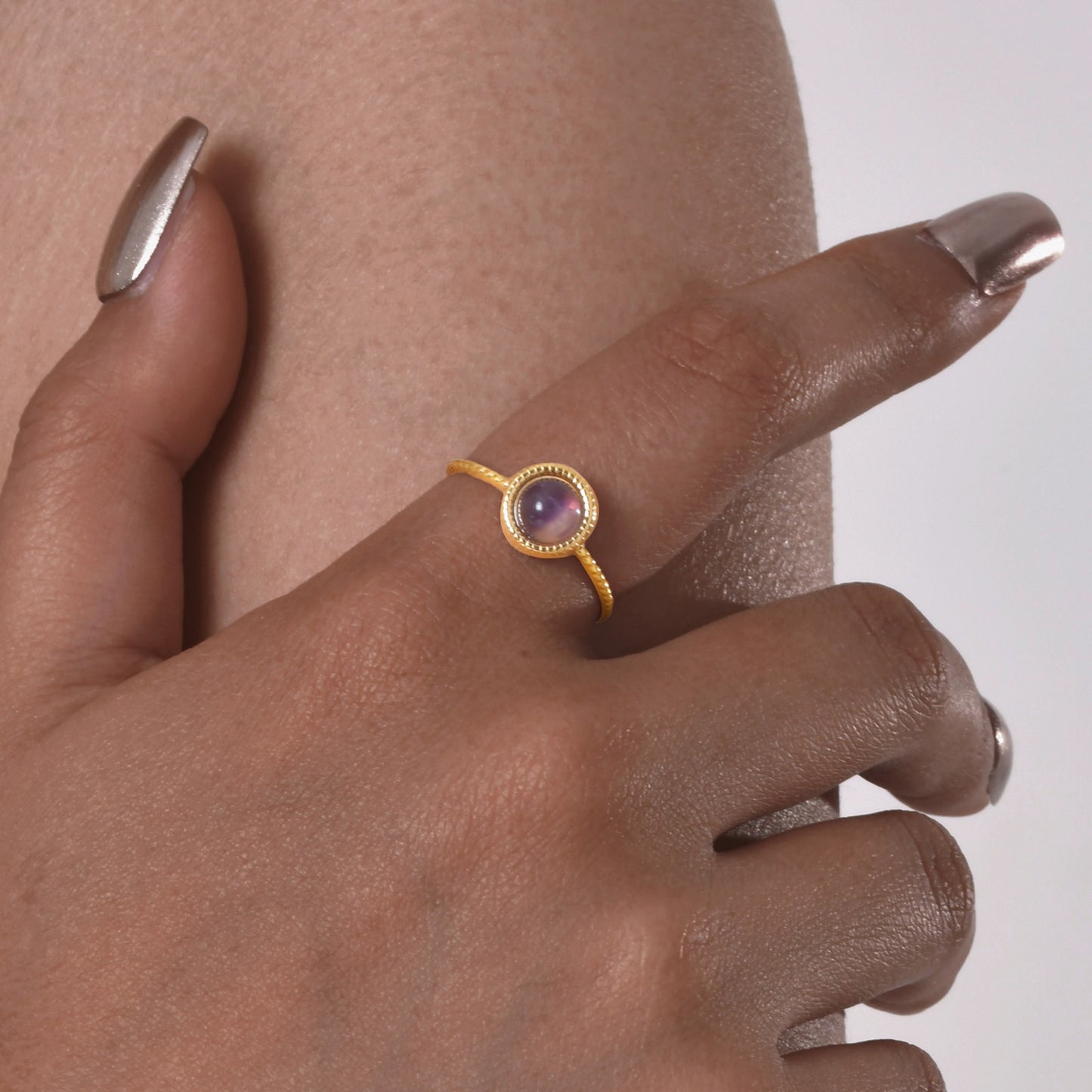 Anillo ajustable de acero inoxidable Kemstone con extremo abierto y cristal de ojo de tigre natural en forma de huevo - Joyería minimalista para uso diario RC-819