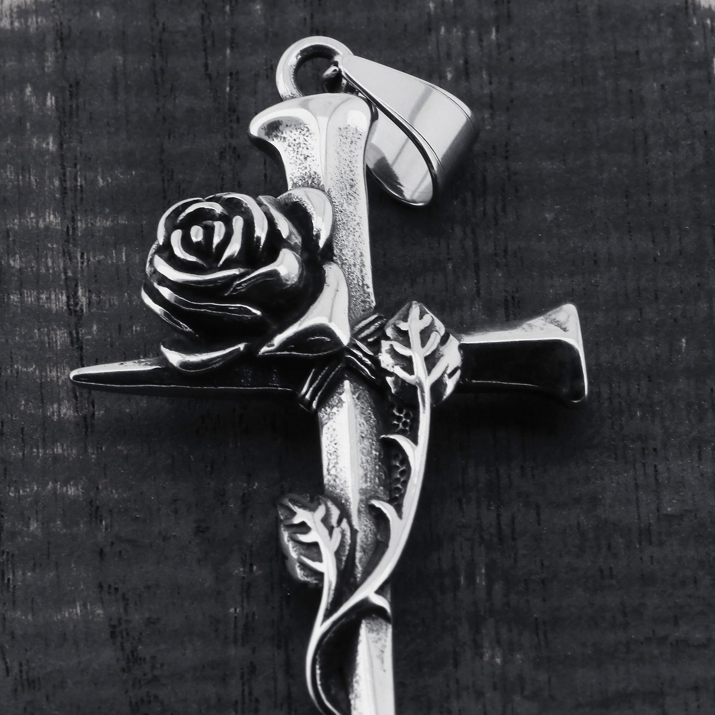 Kemstone Gothic Rose Cross Necklace – Vintage Nail-Detail Stainless Steel Pendant for Men’s Streetwear Style KP130372