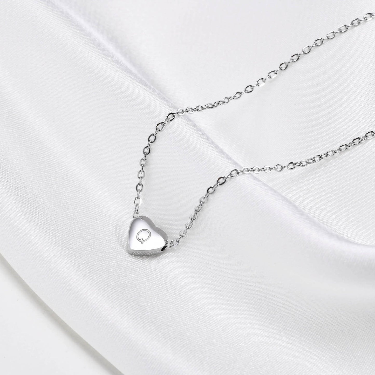 Collar de acero inoxidable Kemstone con letras de corazón - Colgante de amor con 26 letras del alfabeto PN-1670