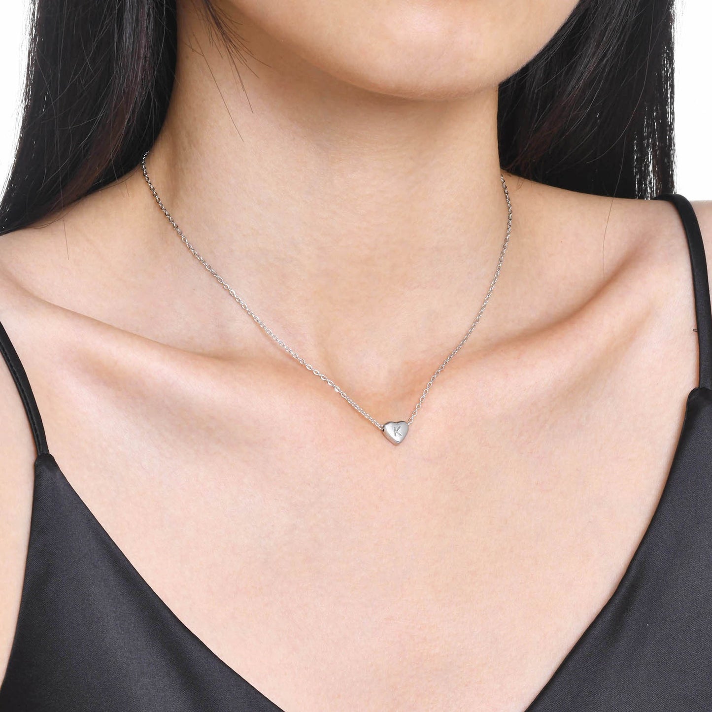 Collar de acero inoxidable Kemstone con letras de corazón - Colgante de amor con 26 letras del alfabeto PN-1670