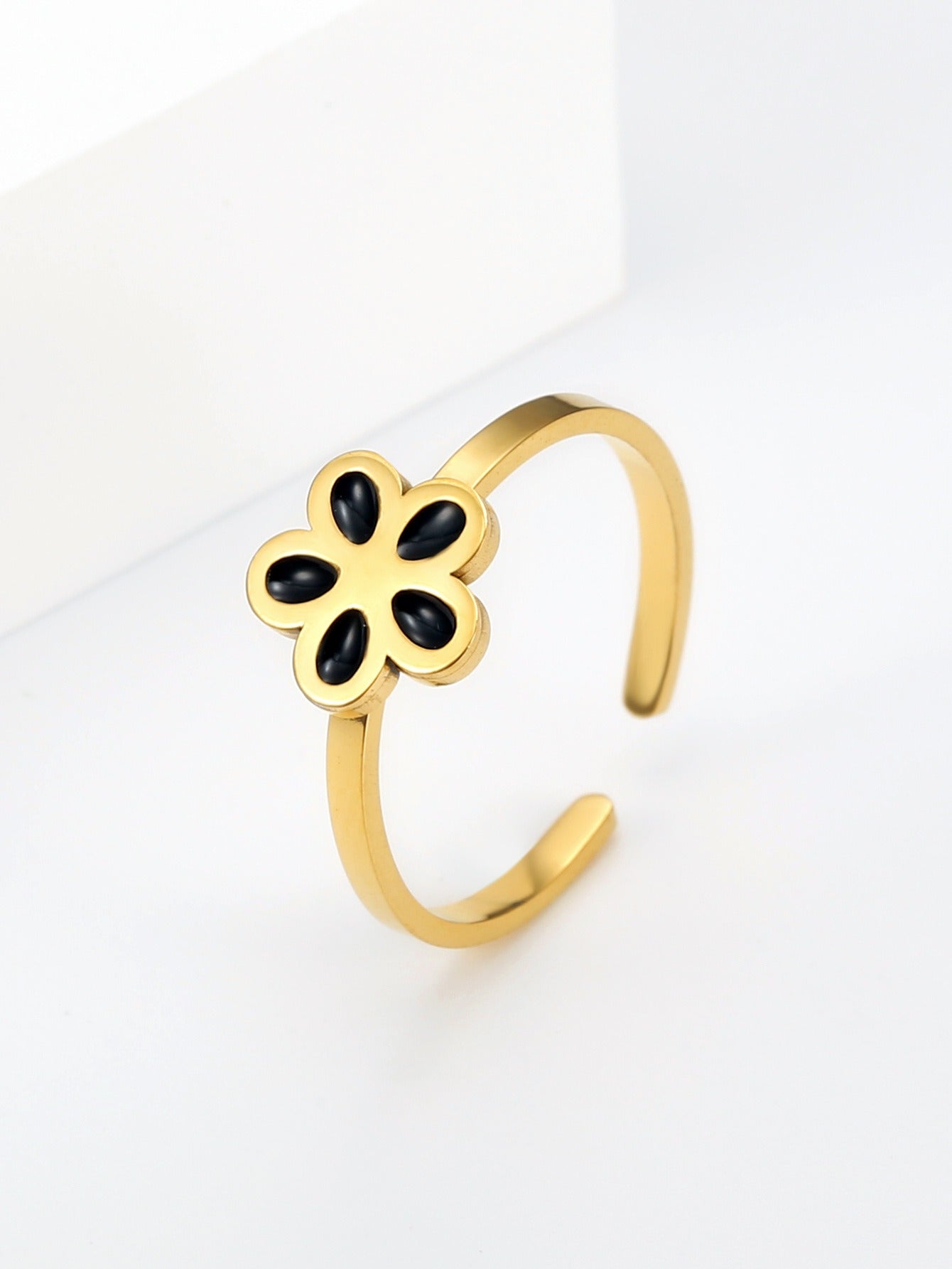 Joyería sencilla de acero inoxidable Kemstone: Anillos abiertos de moda en lotes pequeños, anillos de acero de titanio para mujer, elegancia para el día a día y un regalo especial TR0329
