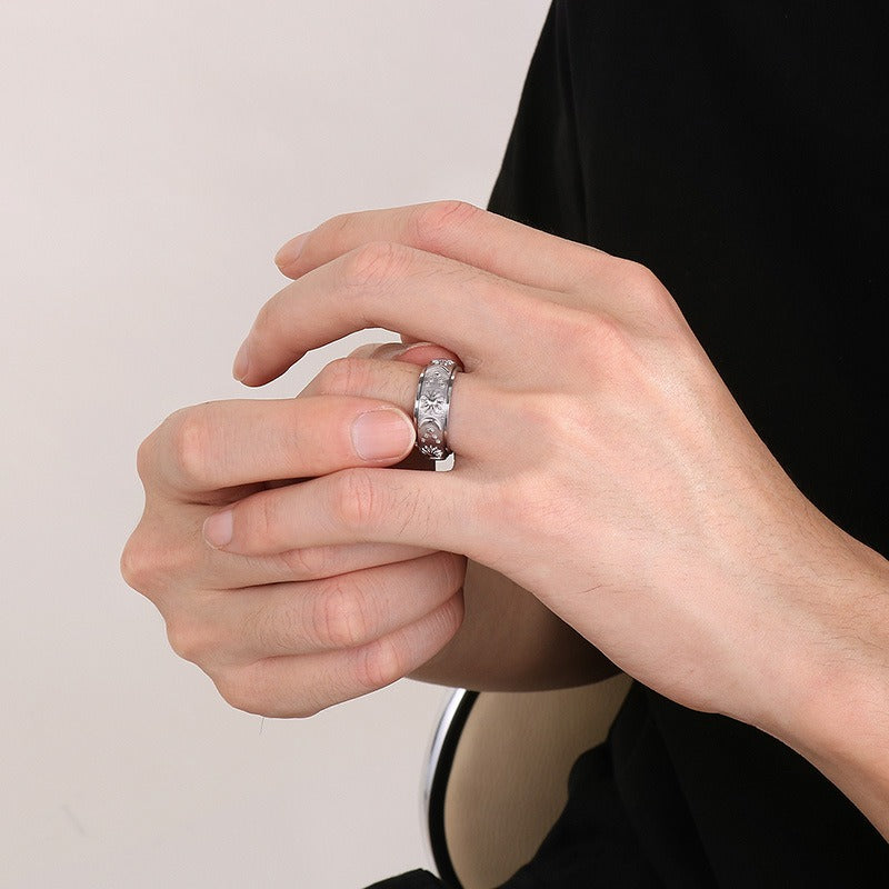 Anello rotante celeste Kemstone - Gioiello minimalista in acciaio al titanio con sole, luna e stelle per uomo, antistress e accessorio elegante per tutti i giorni KR105136