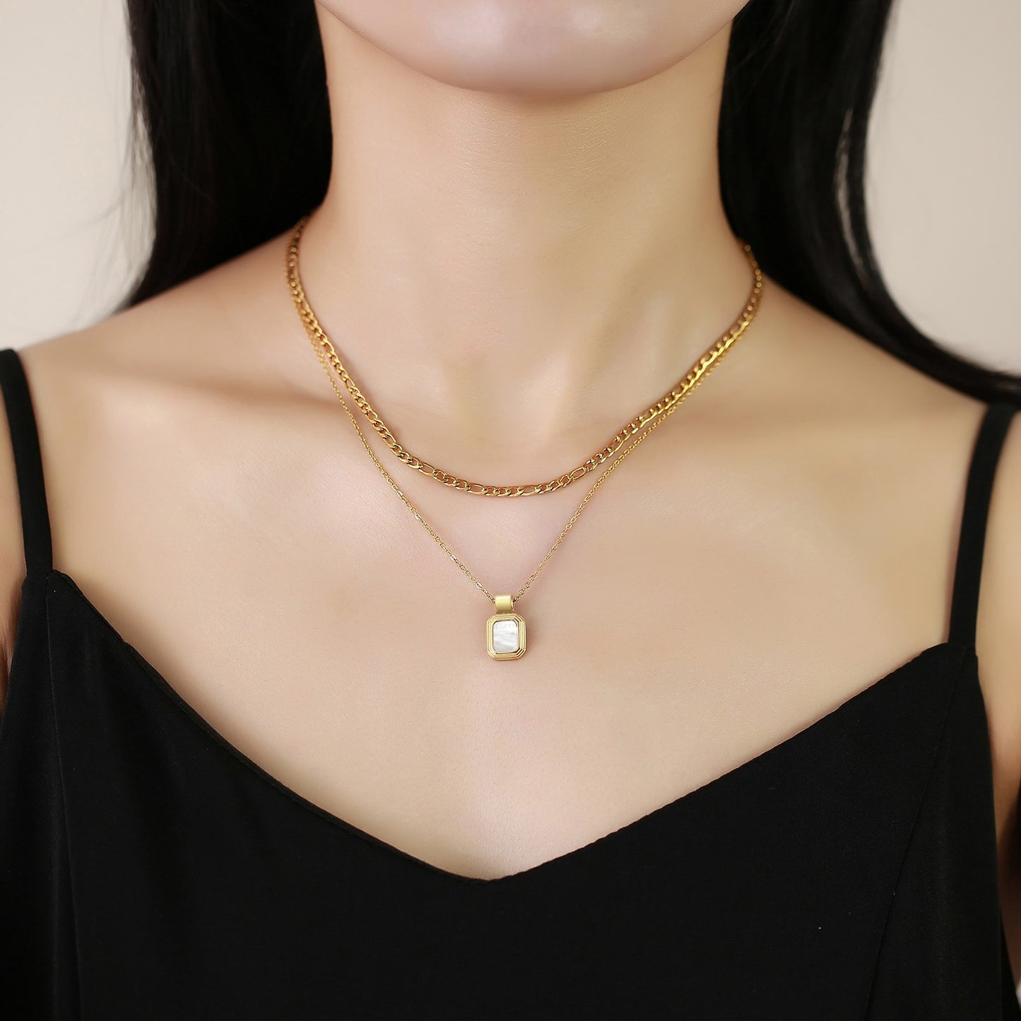 Collar Kemstone de acero inoxidable con placa cuadrada geométrica de doble capa - Colgante minimalista dorado para mujer NC-849