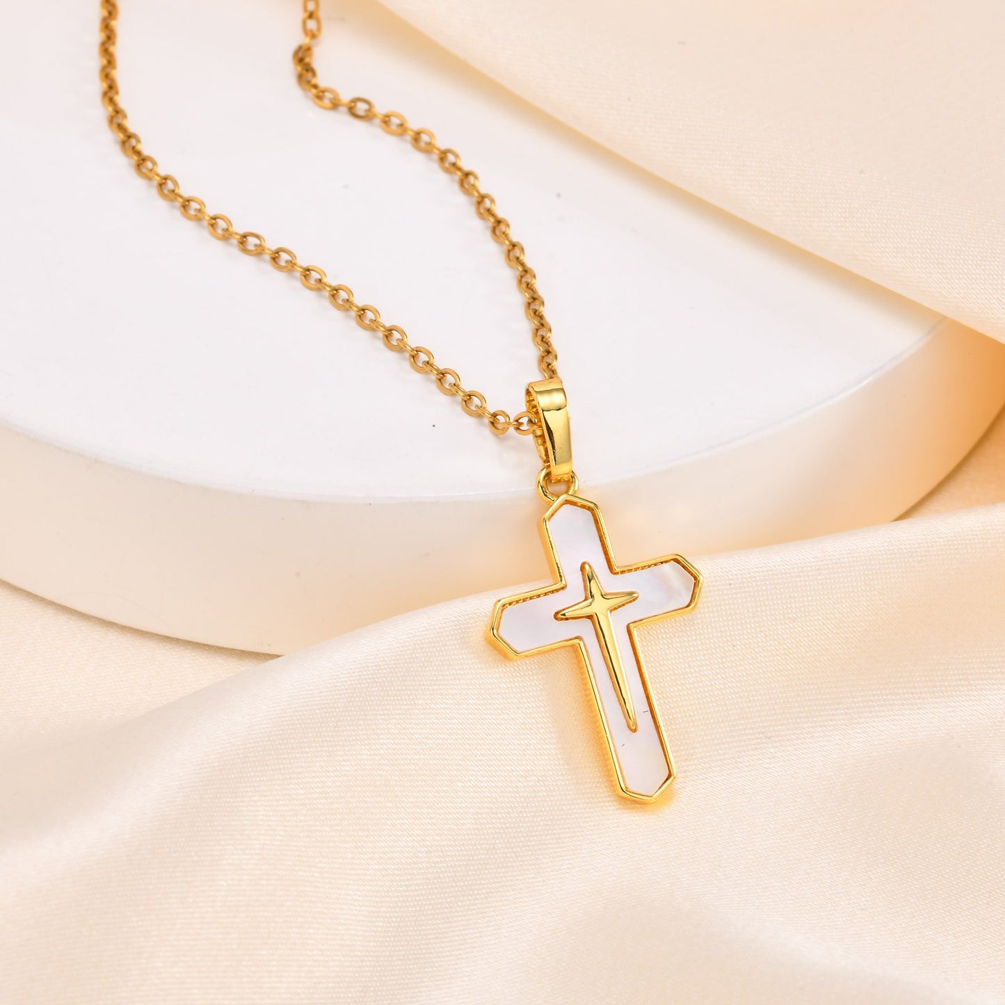 Collana con ciondolo a croce in conchiglia di rame di ispirazione vintage – Delicati gioielli boho-chic per donna PNB322