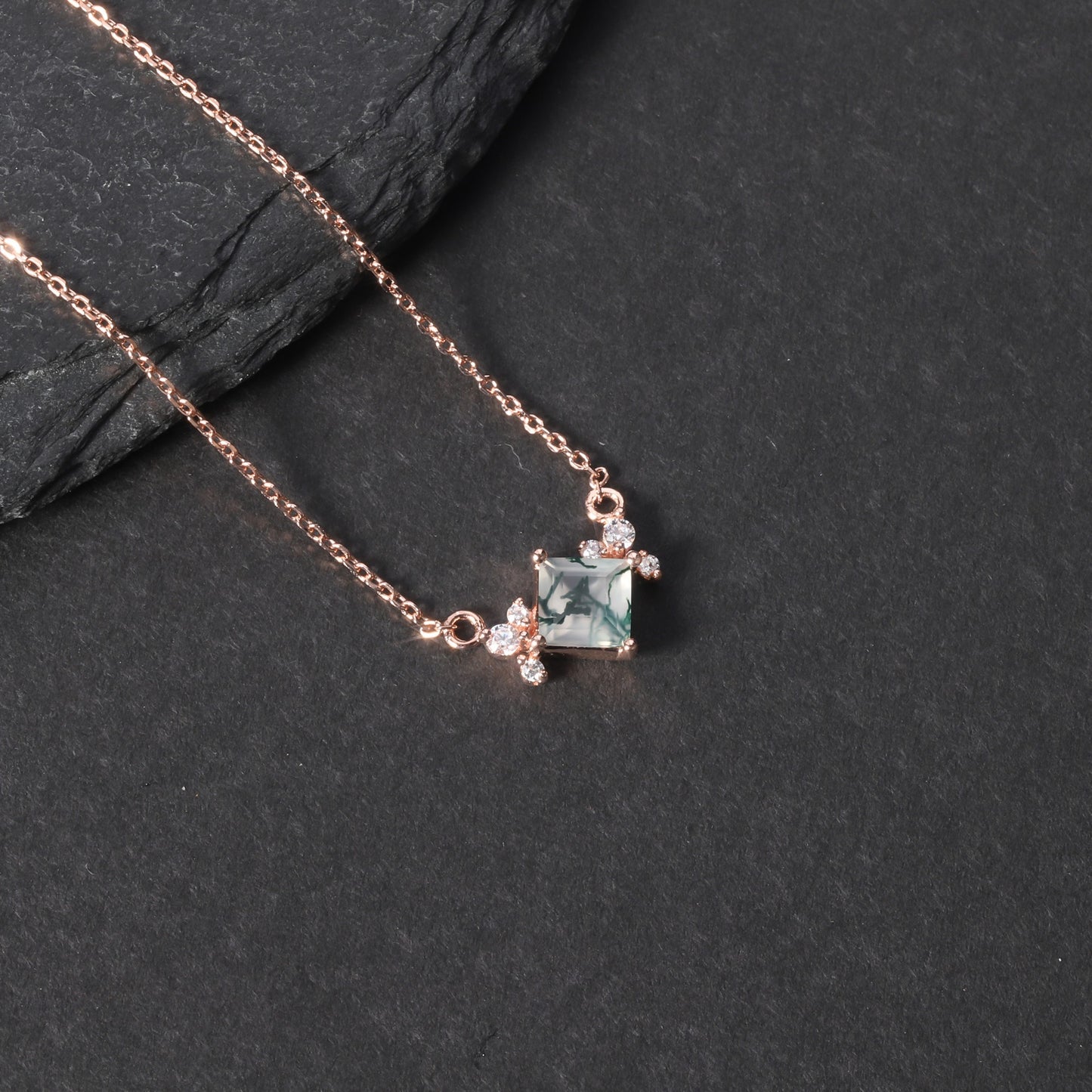 Collar de ágata musgosa talla princesa, hecho a mano por Kemstone | Gema cuadrada de 5 x 5 mm | Plata de ley 925 con baño de oro rosa, 45 cm