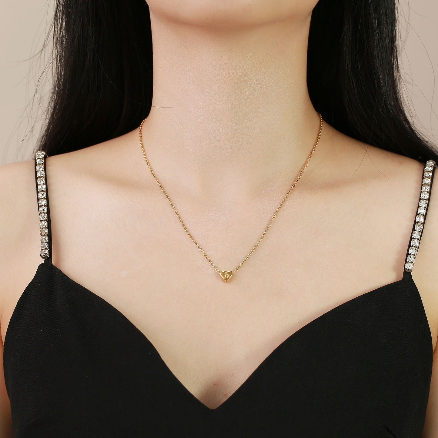 Collar de acero inoxidable Kemstone con letras de corazón - Colgante de amor con 26 letras del alfabeto PN-1670